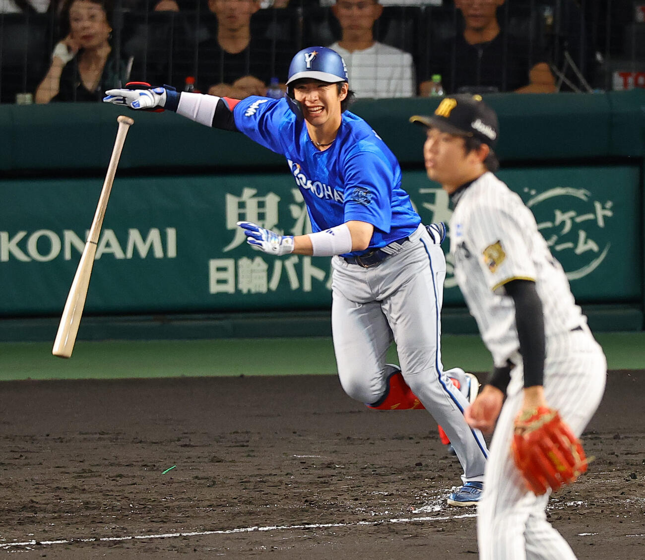 阪神対DeNA 3回表DeNA無死一塁、度会隆輝は安打を放つ（撮影・上田博志）