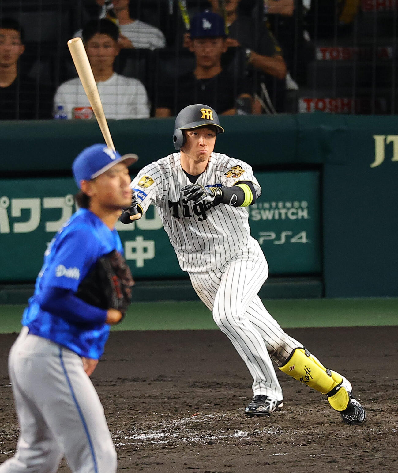 阪神対DeNA 4回裏阪神1死、近本光司は安打を放つ（撮影・上田博志）