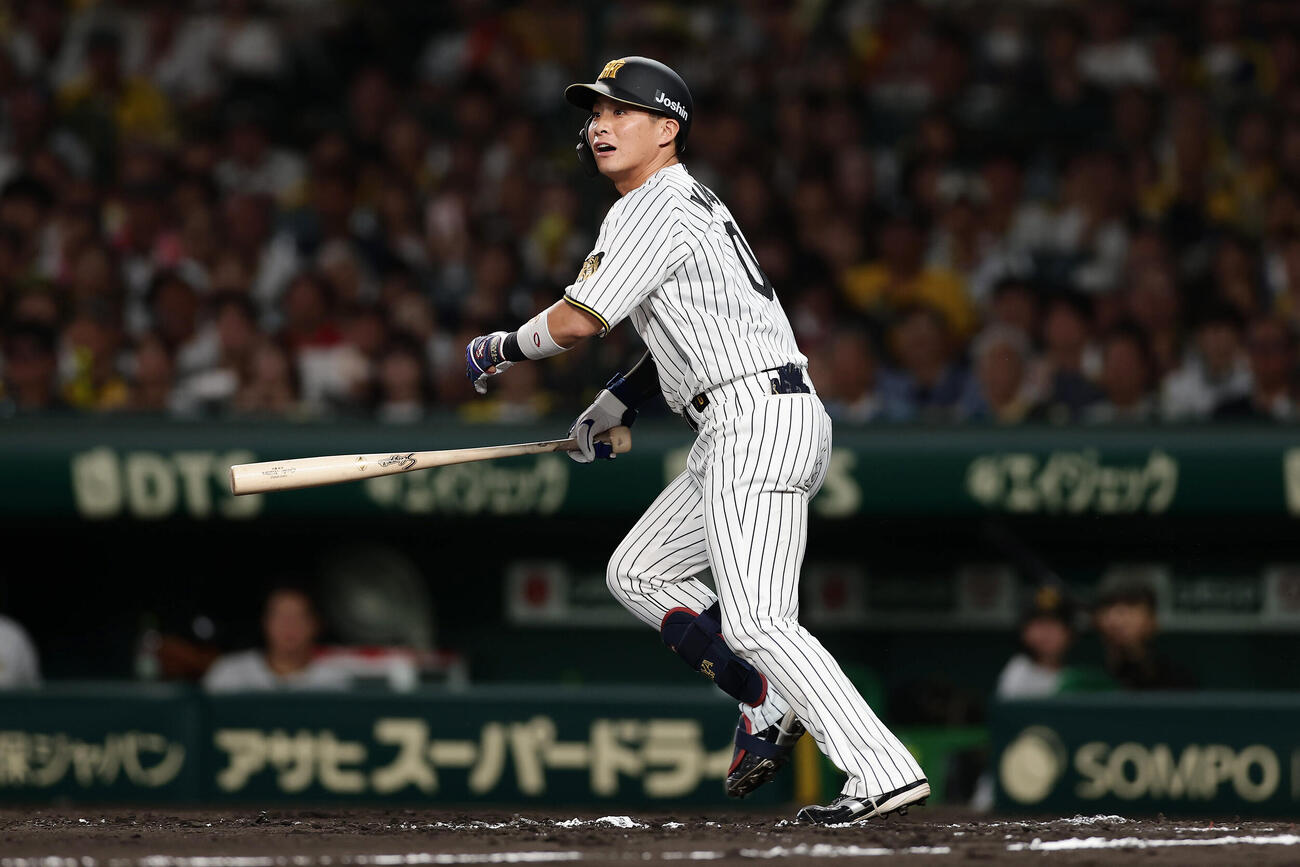 阪神対DeNA 7回裏阪神2死一、二塁、三塁へ適時打を放つ木浪聖也（撮影・前田充）