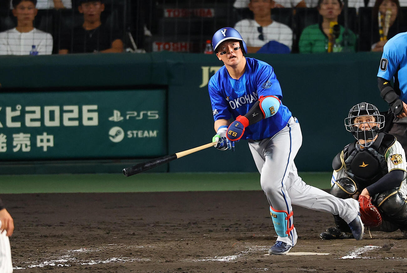 阪神対DeNA 8回表DeNA1死、牧秀悟は本塁打を放つ（撮影・上田博志）