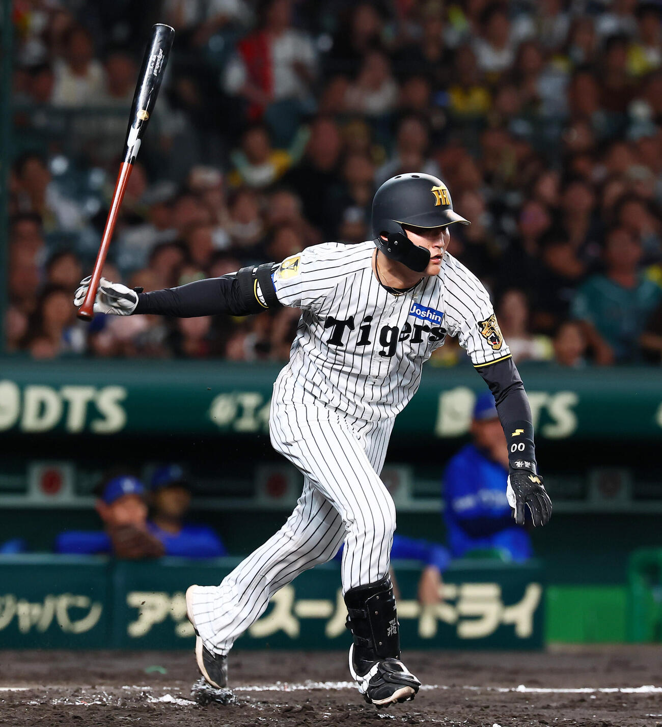 阪神対DeNA 3回裏阪神2死満塁、元山飛優は一塁へ適時内野安打を放つ（撮影・加藤哉）
