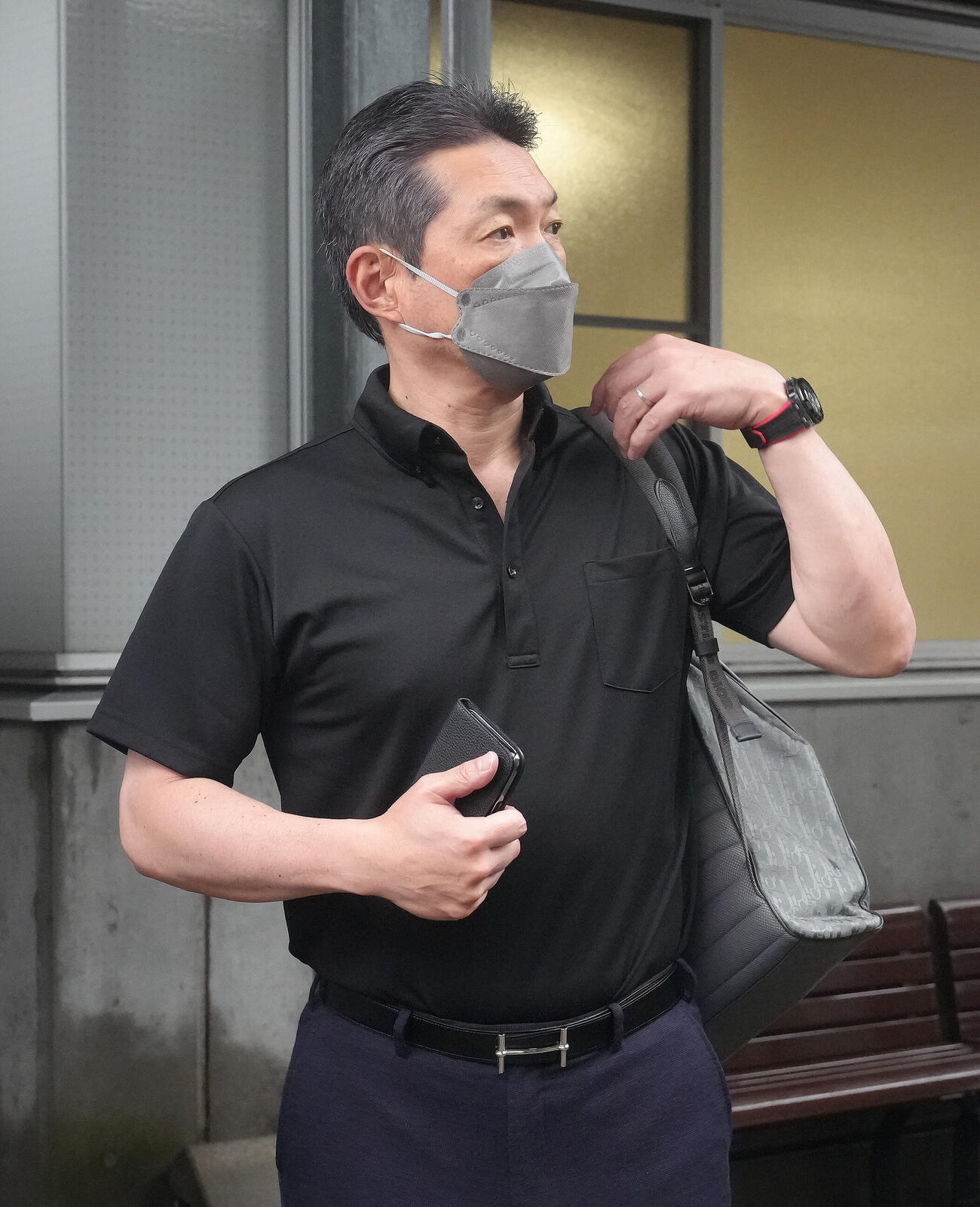 楽天対ソフトバンク　試合が雨天中止となり引き揚げるソフトバンク小久保裕紀監督（撮影・足立雅史）