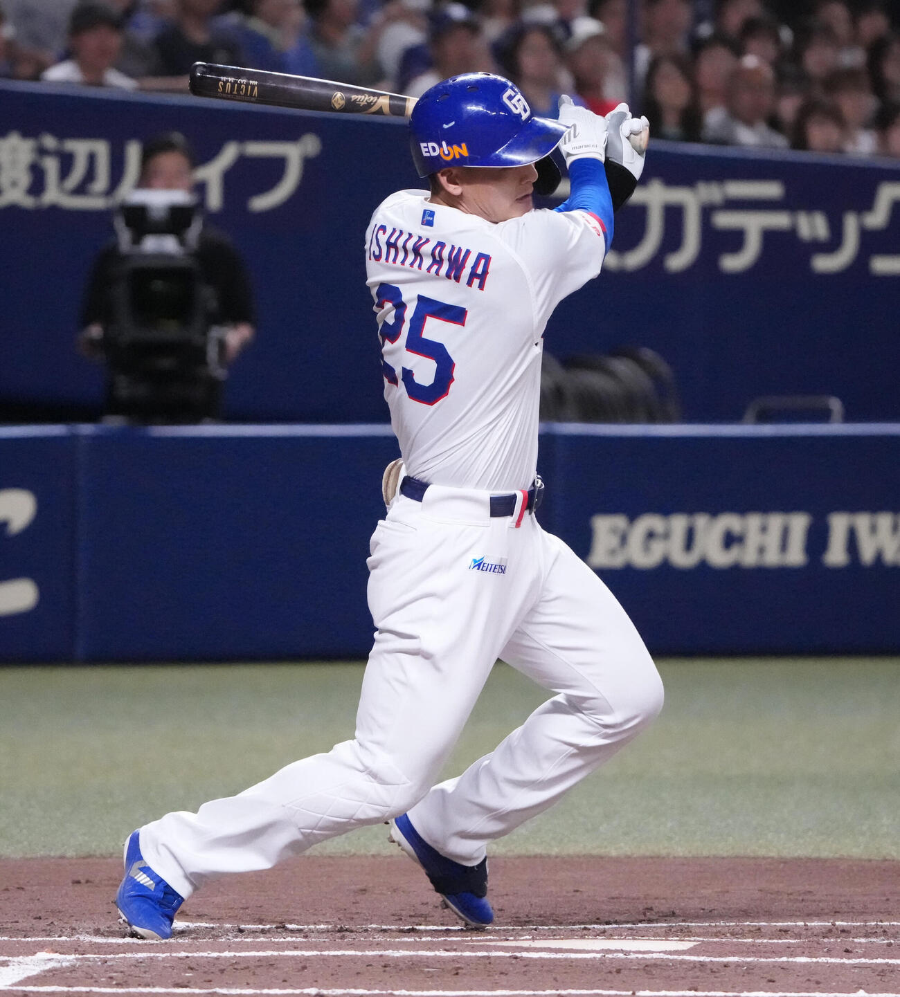 中日対広島　1回裏中日2死一、二塁、適時打を放つ石川昂弥（撮影・森本幸一）