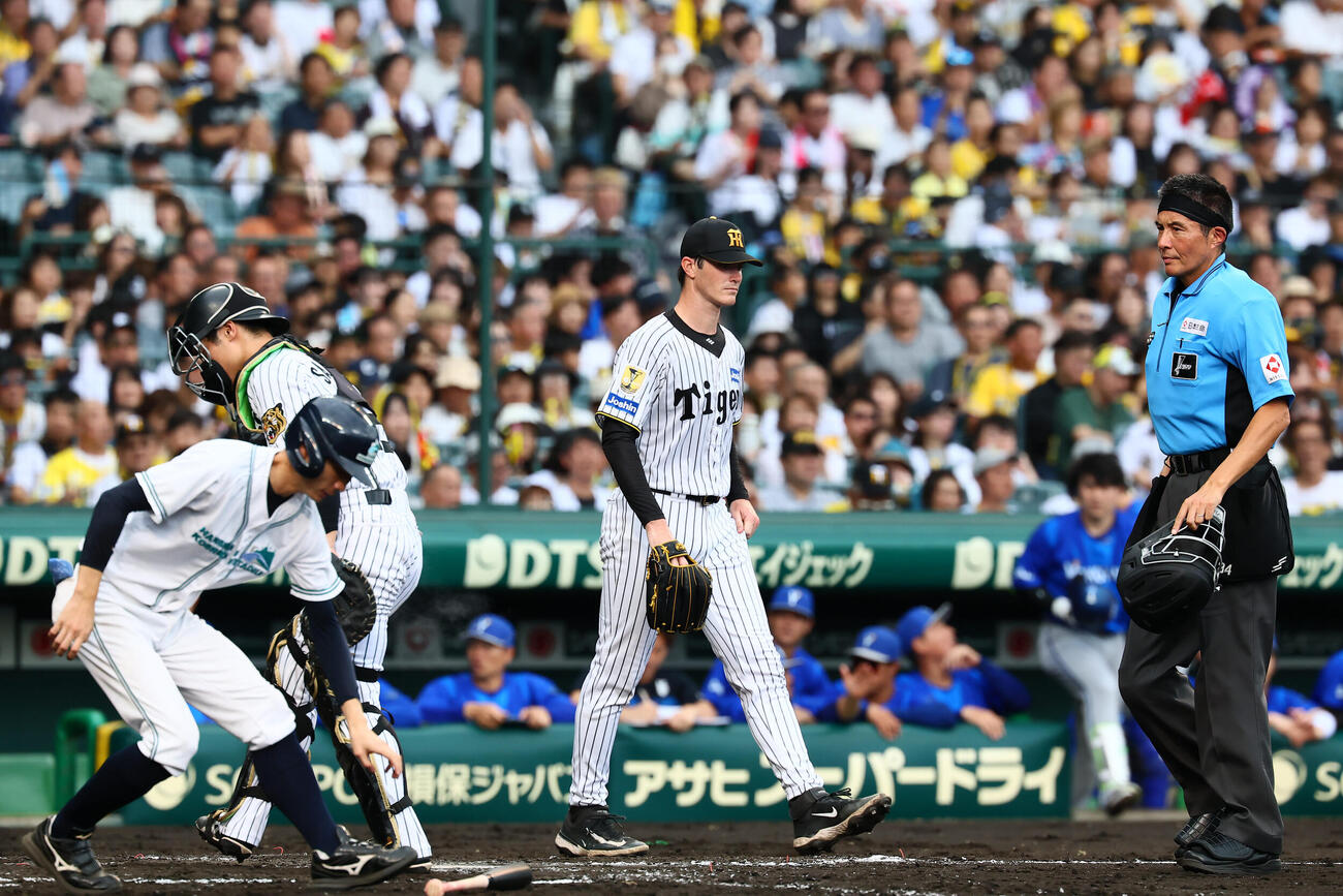 阪神対DeNA 3回表DeNA2死一、二塁、イーストン・ルーカスは筒香嘉智に右線適時打を打たれ失点する（撮影・加藤哉）