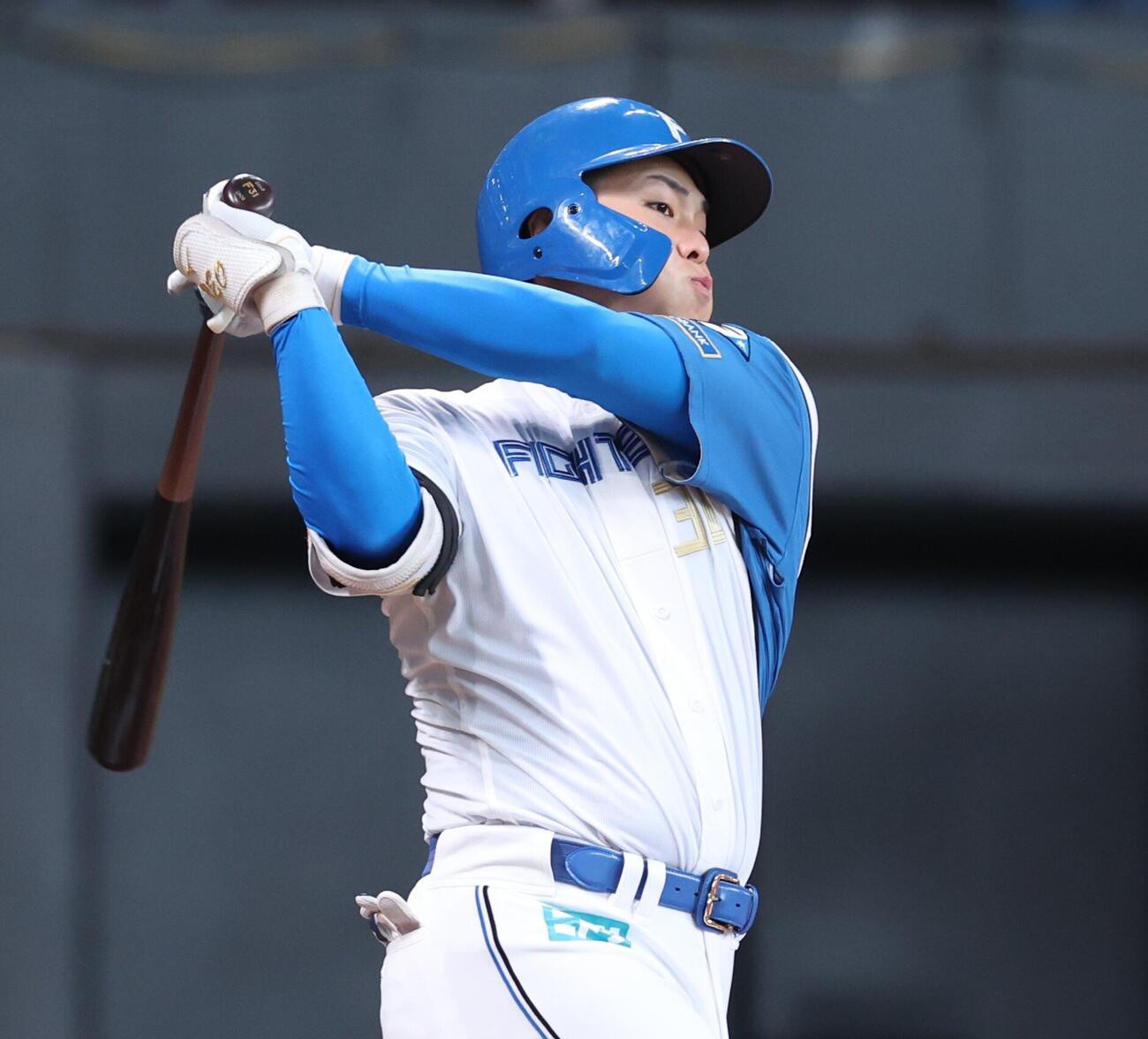 日本ハム対オリックス　4回裏、安打を放つ柴田獅子（撮影・黒川智章）