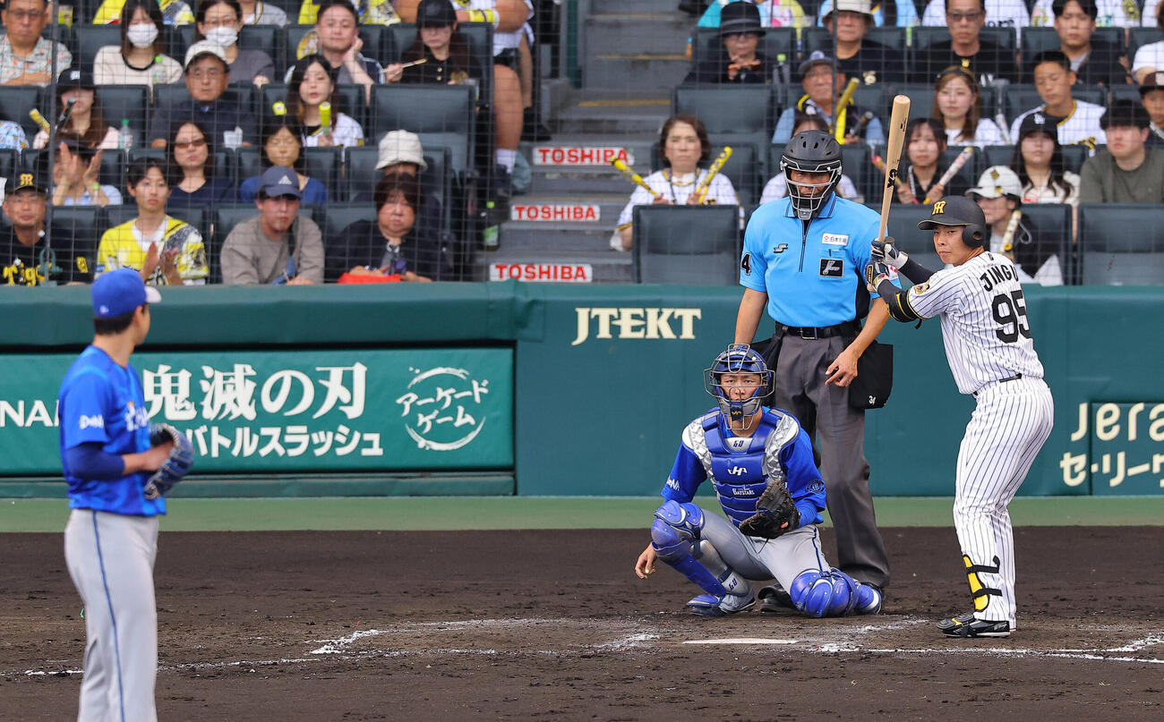 阪神対DeNA 3回裏阪神無死、プロ初打席の神宮僚介（撮影・上田博志）
