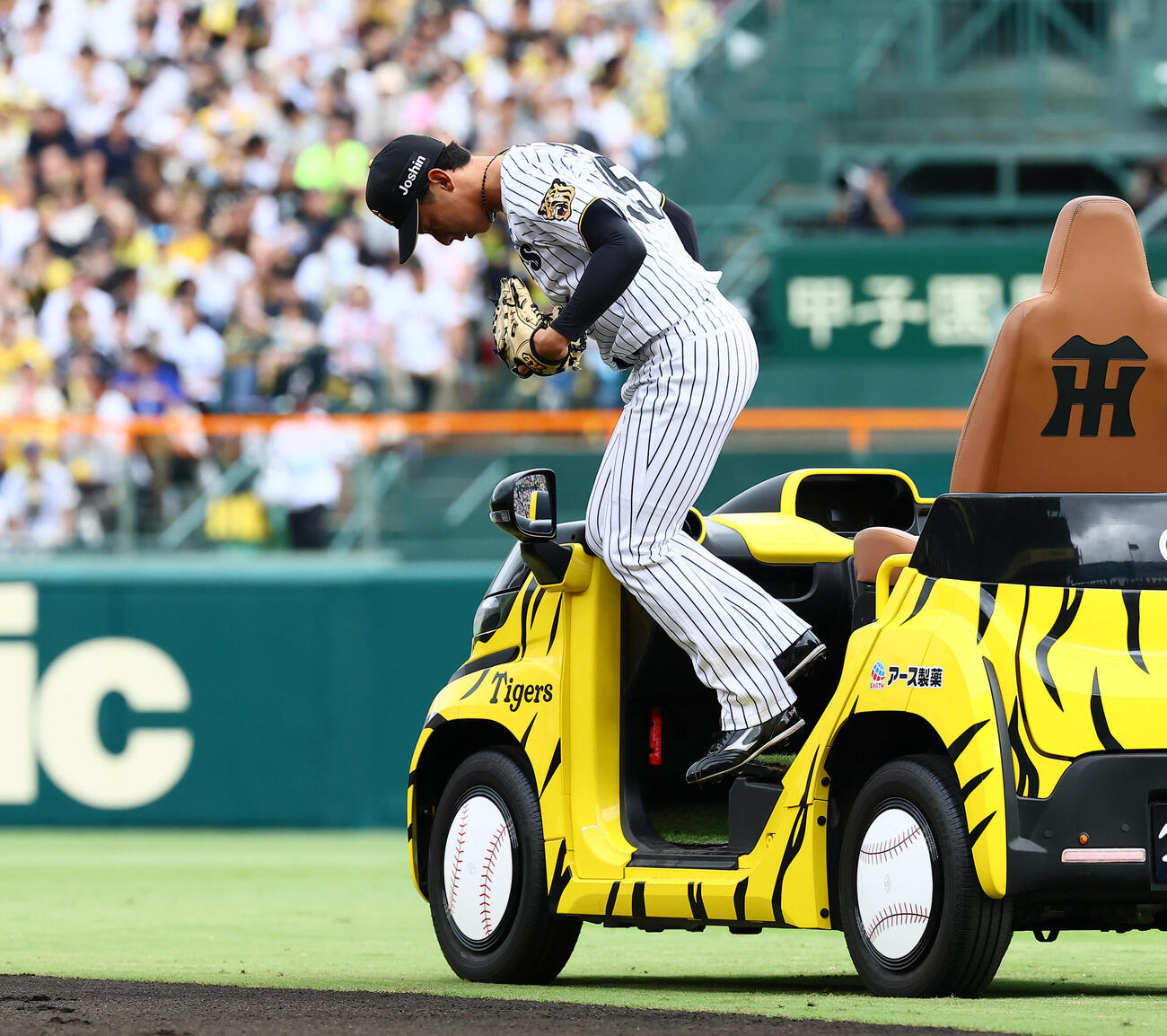 阪神対DeNA 3回表DeNA2死一、三塁、阪神2番手で登板する神宮僚介（撮影・加藤哉）