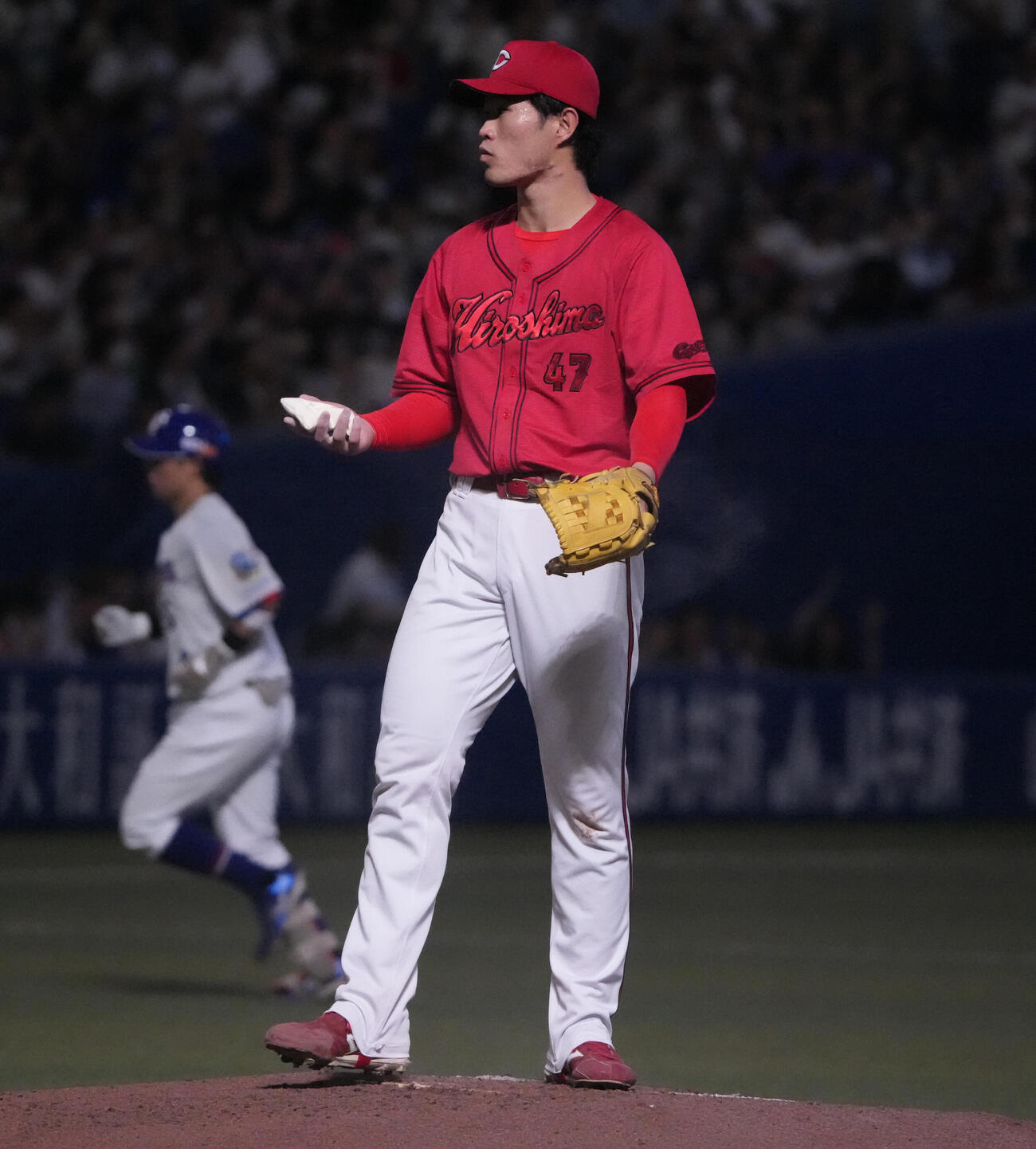 中日対広島　4回裏中日1死、村松開人に本塁打を浴びた斉藤優汰（撮影・森本幸一）