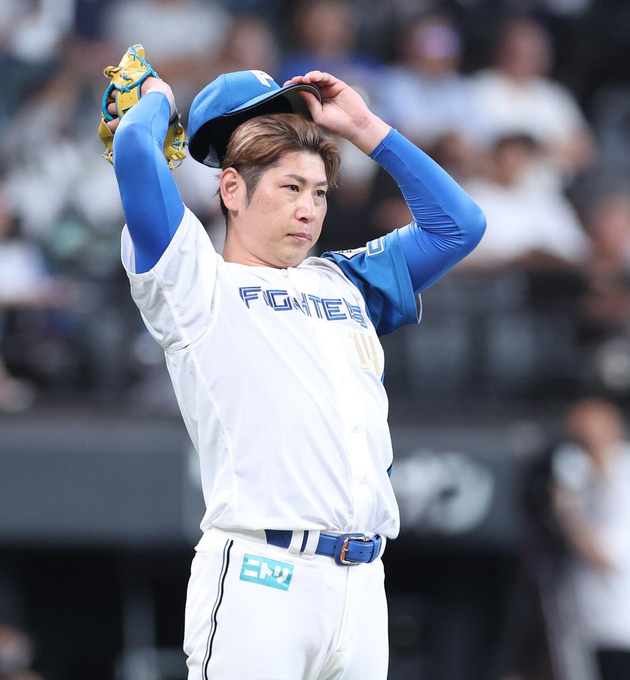 日本ハム対オリックス　5回表オリックス無死一、二塁、野口智哉に3点本塁打を浴びる加藤貴之（撮影・黒川智章）