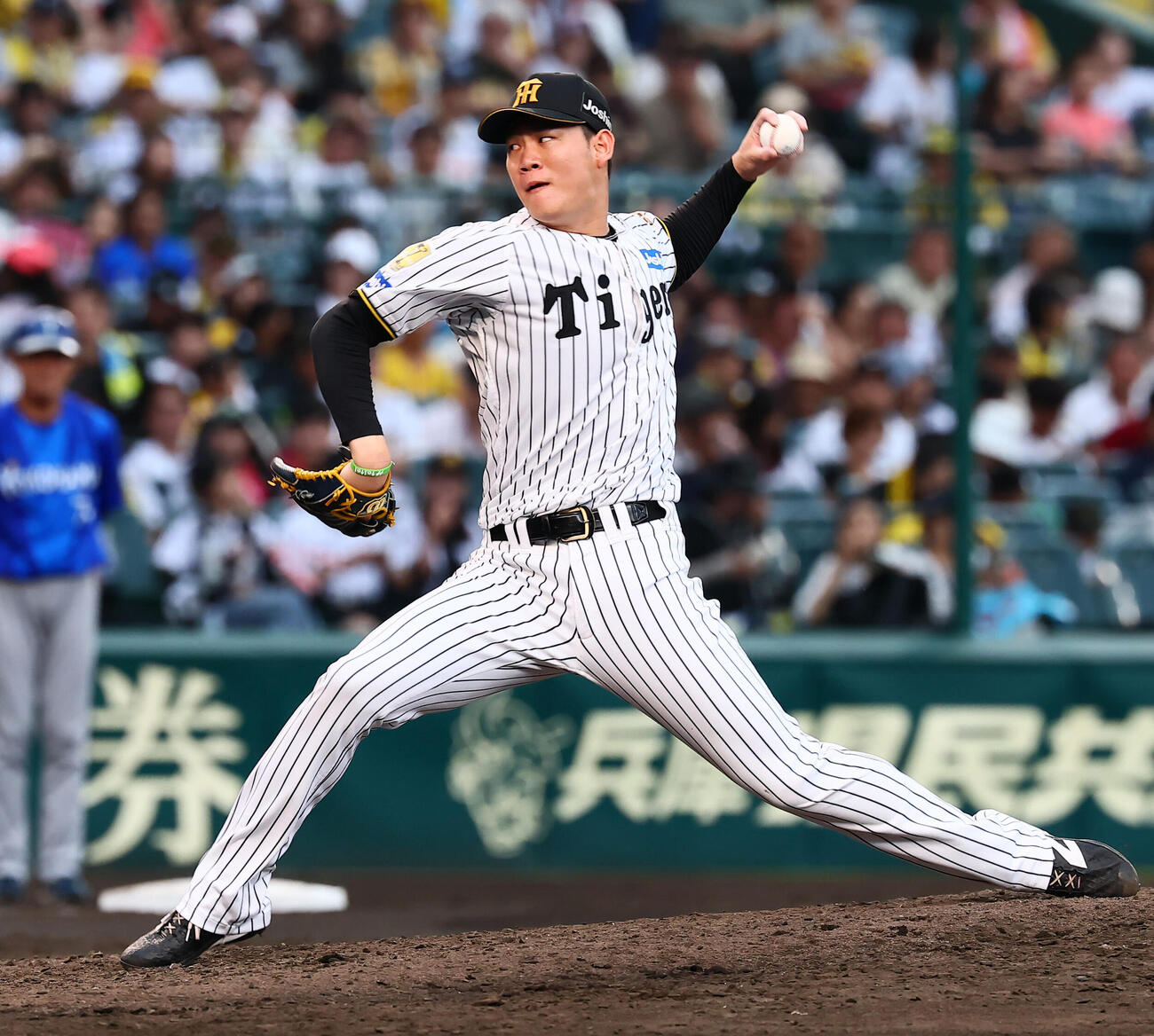 阪神対DeNA 8回表にマウンドへ上がった阪神及川雅貴（撮影・加藤哉）