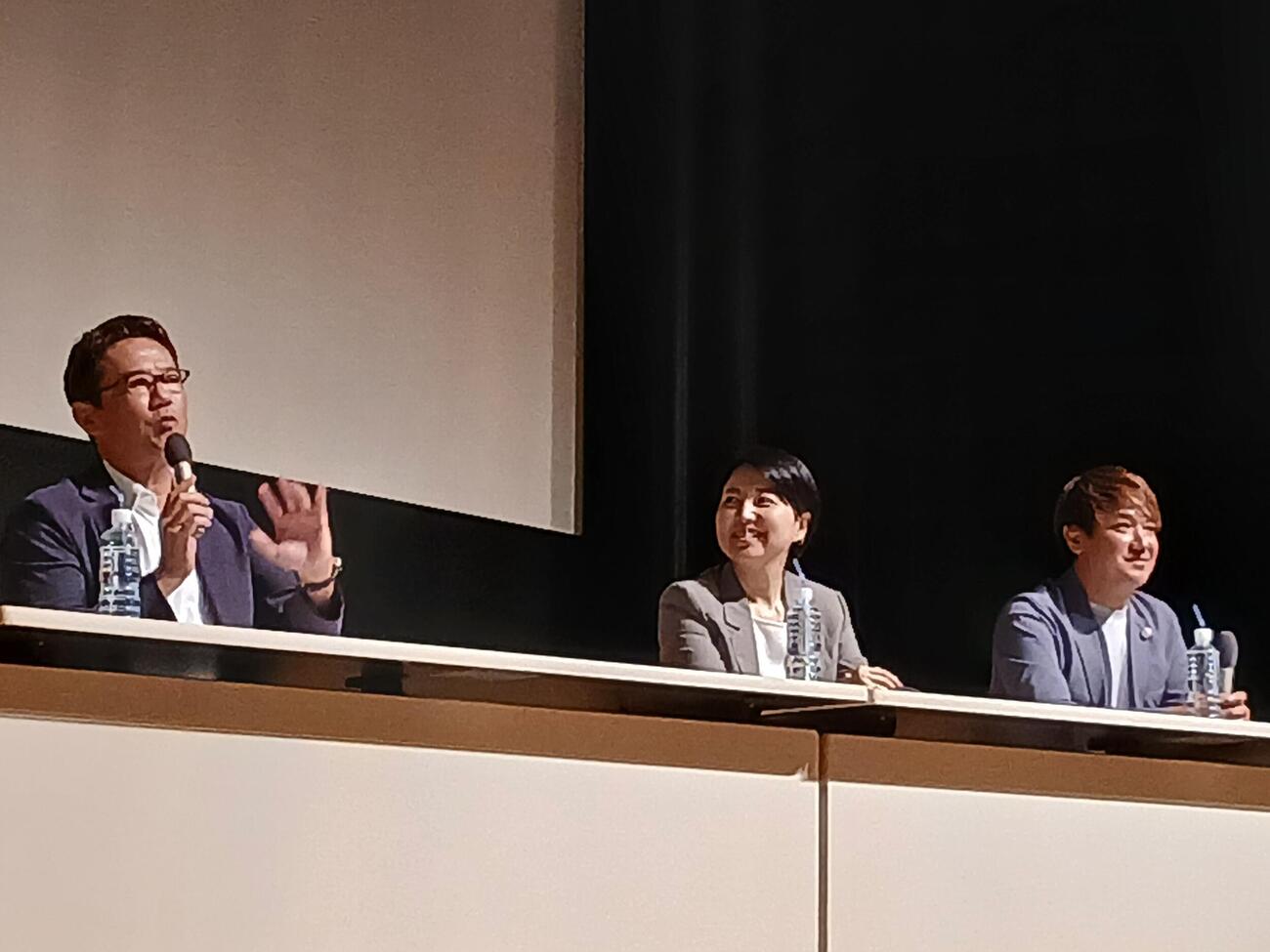 球都桐生ウィークシンポジウムでパネルディスカッションを行った(左から)古田敦也氏、球心会梅原美樹専務理事、YouTuberトクサン