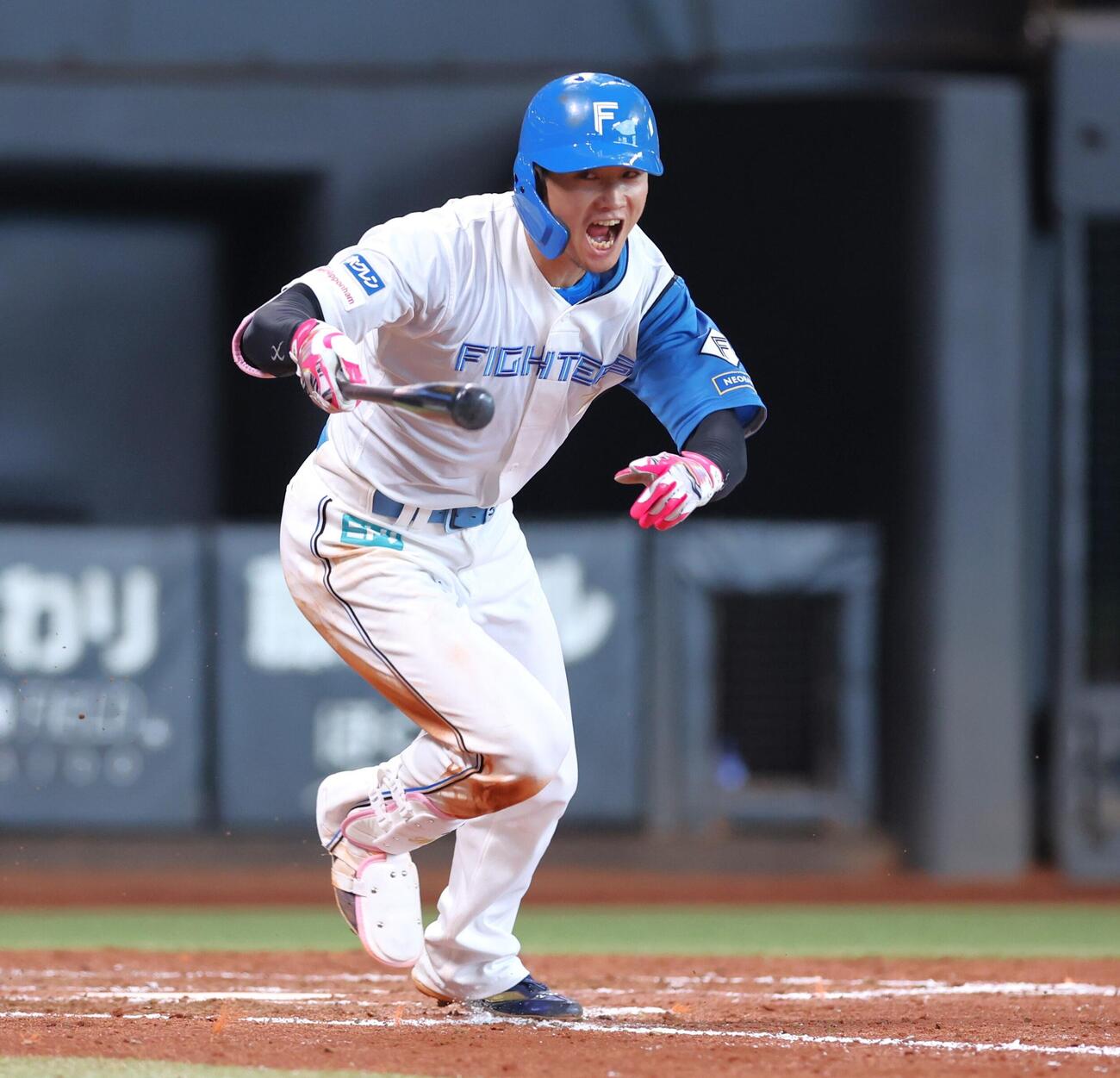 日本ハム対オリックス　5回裏日本ハム2死一、三塁、適時打を放ち叫ぶ西川遥輝（撮影・黒川智章）