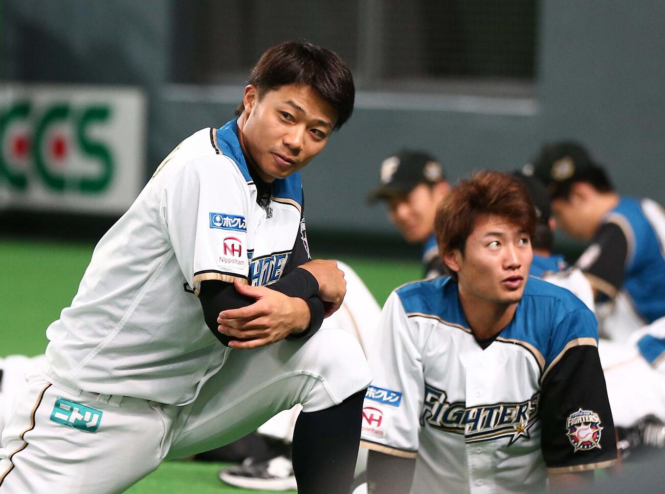 2018年7月、日本ハム中島卓也（左）と西川遥輝