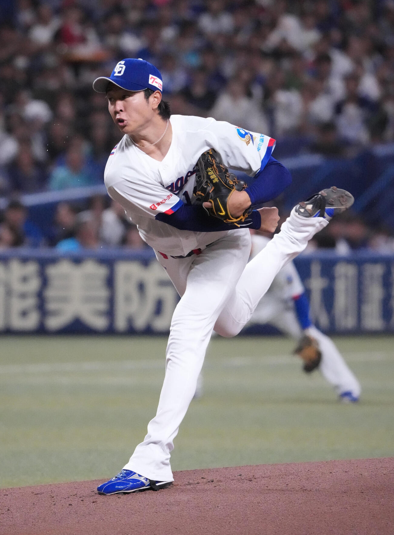 中日対広島　1回表、登板する中日先発の高橋宏斗（撮影・森本幸一）