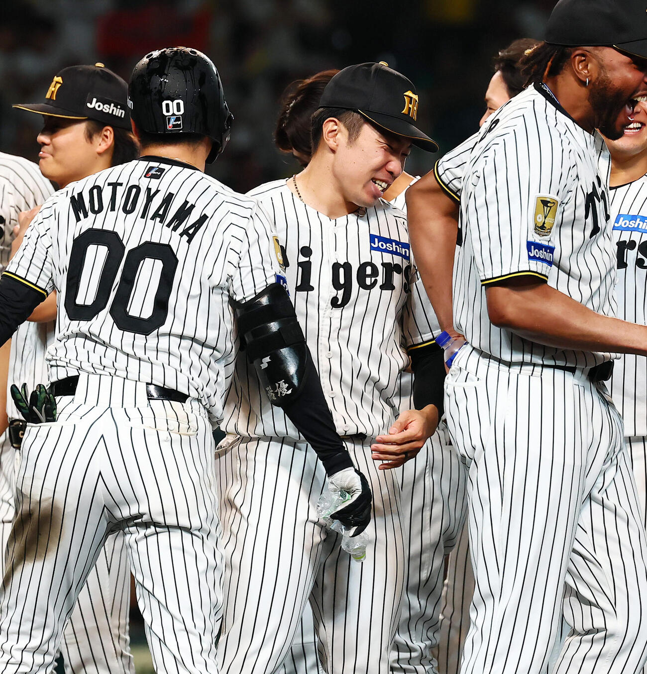阪神対DeNA DeNAにサヨナラ勝ちを決め笑顔を見せる阪神石井大智（撮影・加藤哉）