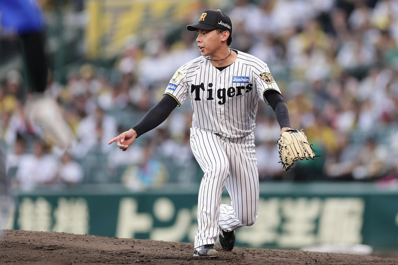 阪神対DeNA 4回表DeNA2死三塁、成瀬脩人に同点適時打を許した神宮僚介（撮影・前田充）