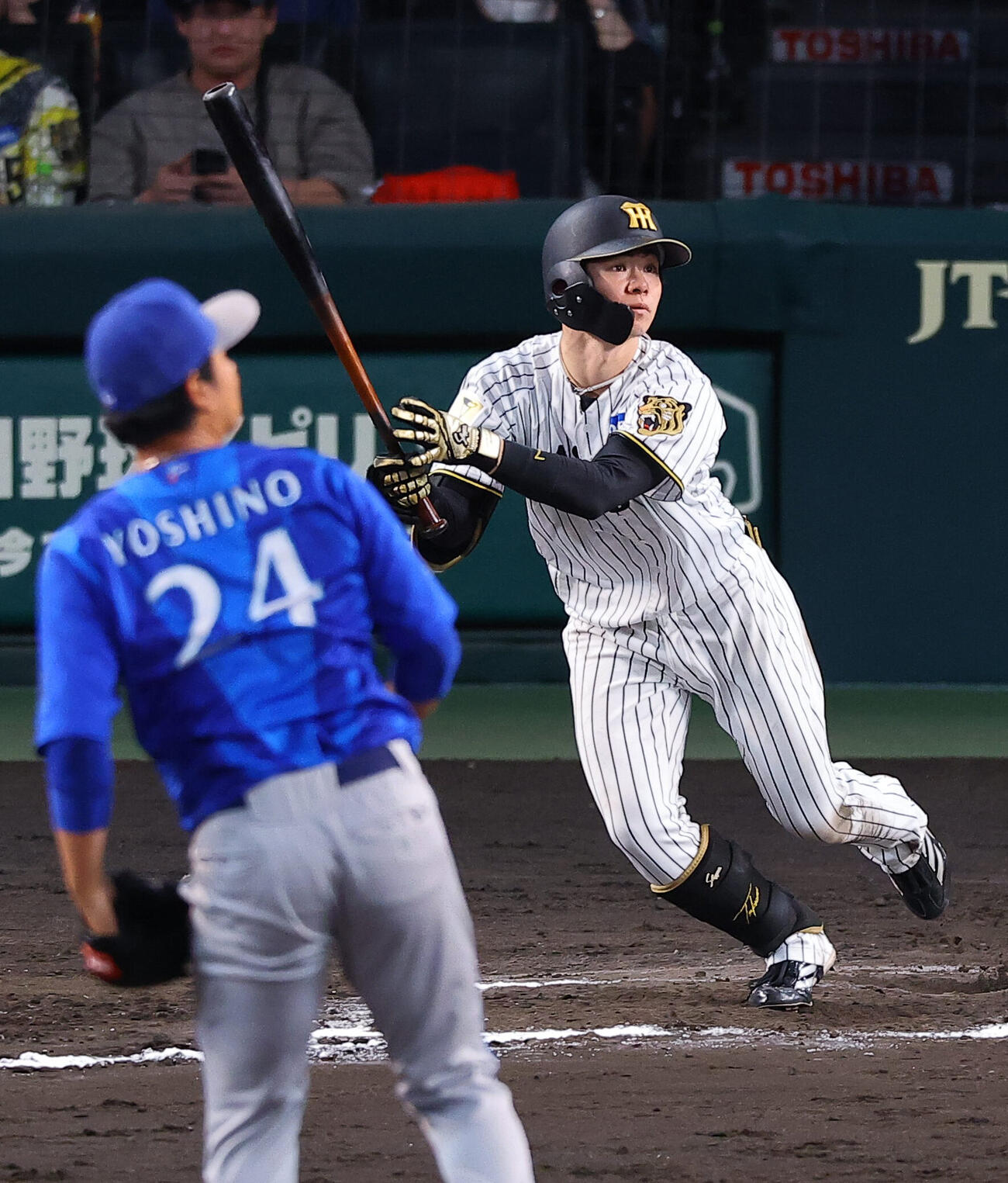 阪神対DeNA 10回裏阪神2死、中野拓夢は安打を放つ（撮影・上田博志）