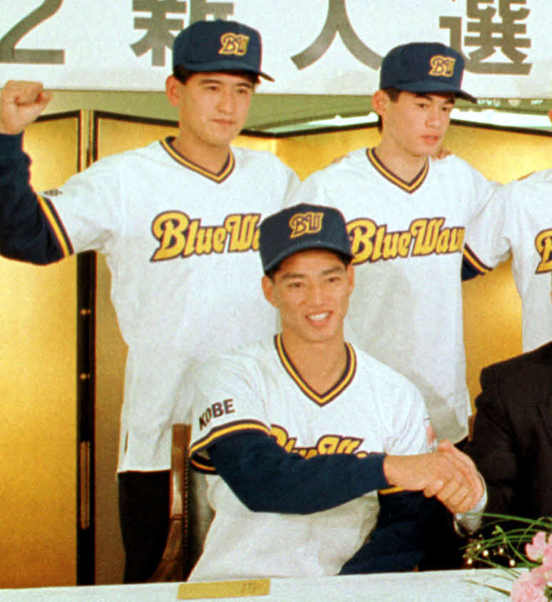 1991年、オリックス入団会見のイチロー（後列右）と田口（手前）