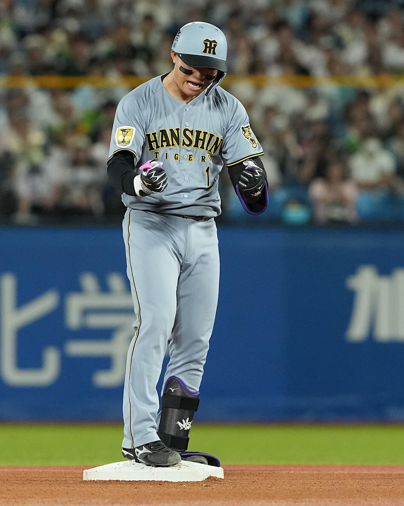 ヤクルト対阪神　1回表阪神無死二、三塁、2点適時二塁打を放ちほえる森下翔太（撮影・たえ見朱実）