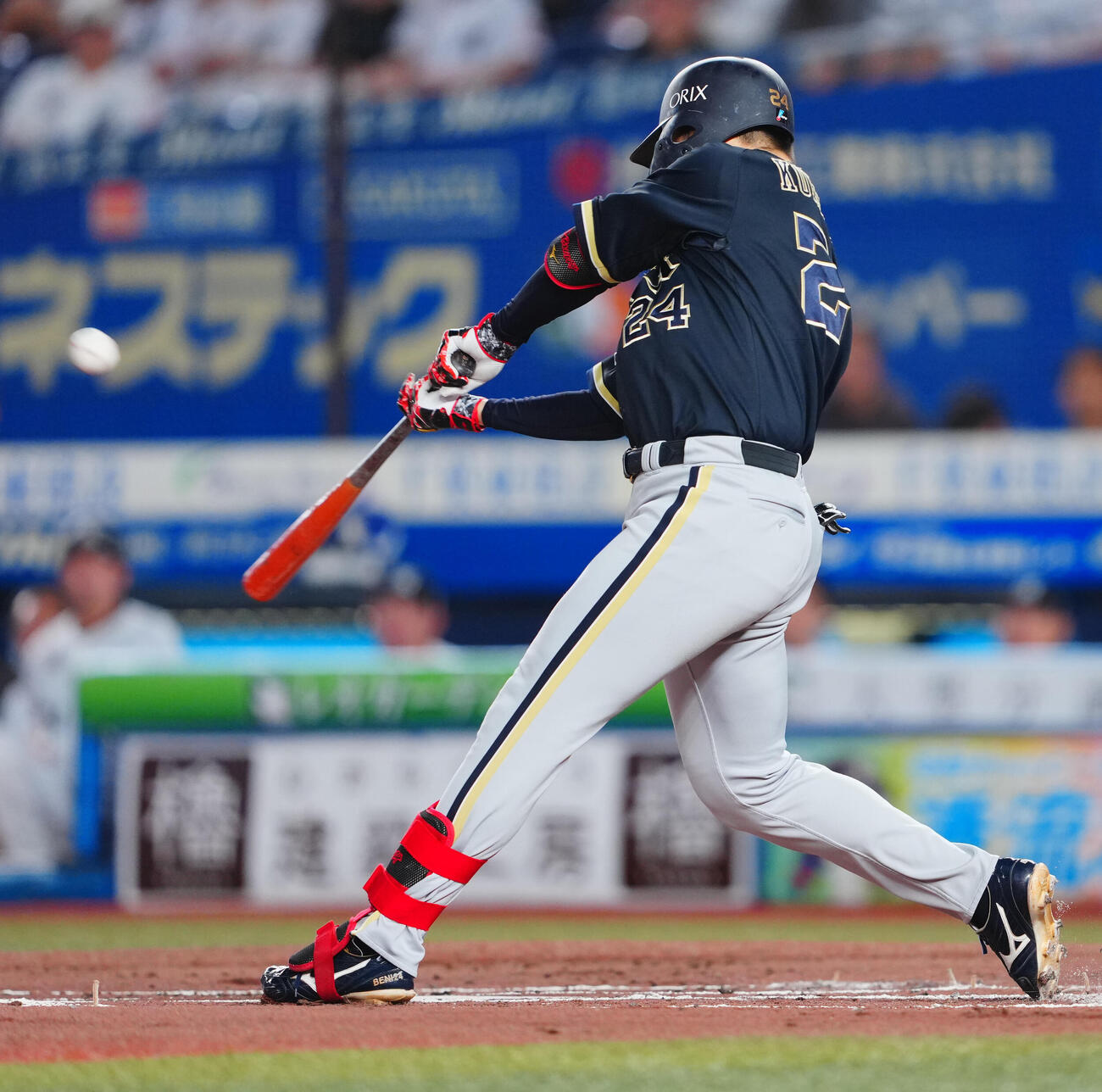 ロッテ対オリックス　2回表オリックス無死、ソロ本塁打を放つ紅林弘太郎（撮影・垰建太）