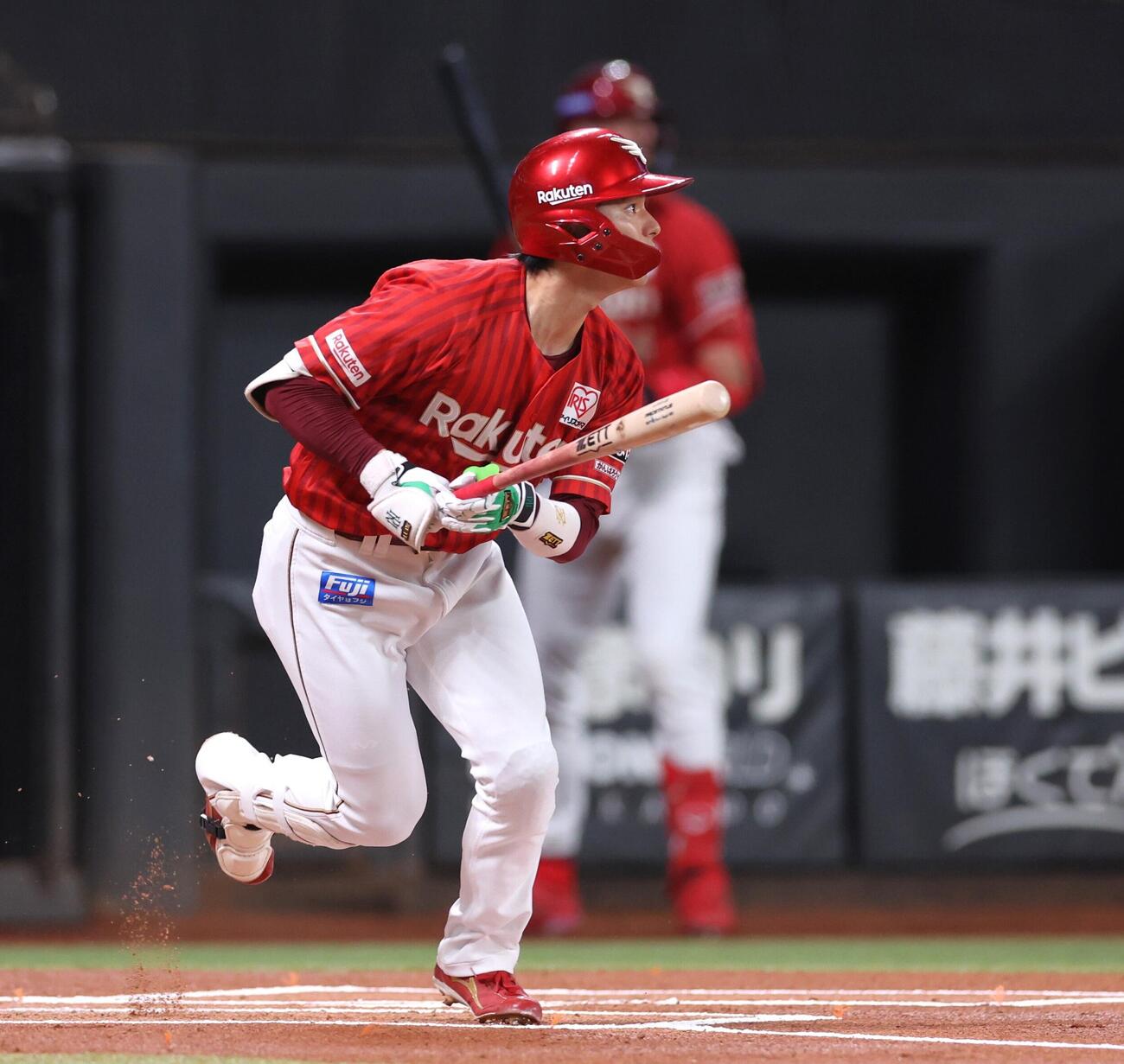 日本ハム対楽天　1回表楽天無死二塁、適時二塁打を放つ宗山塁（撮影・黒川智章）