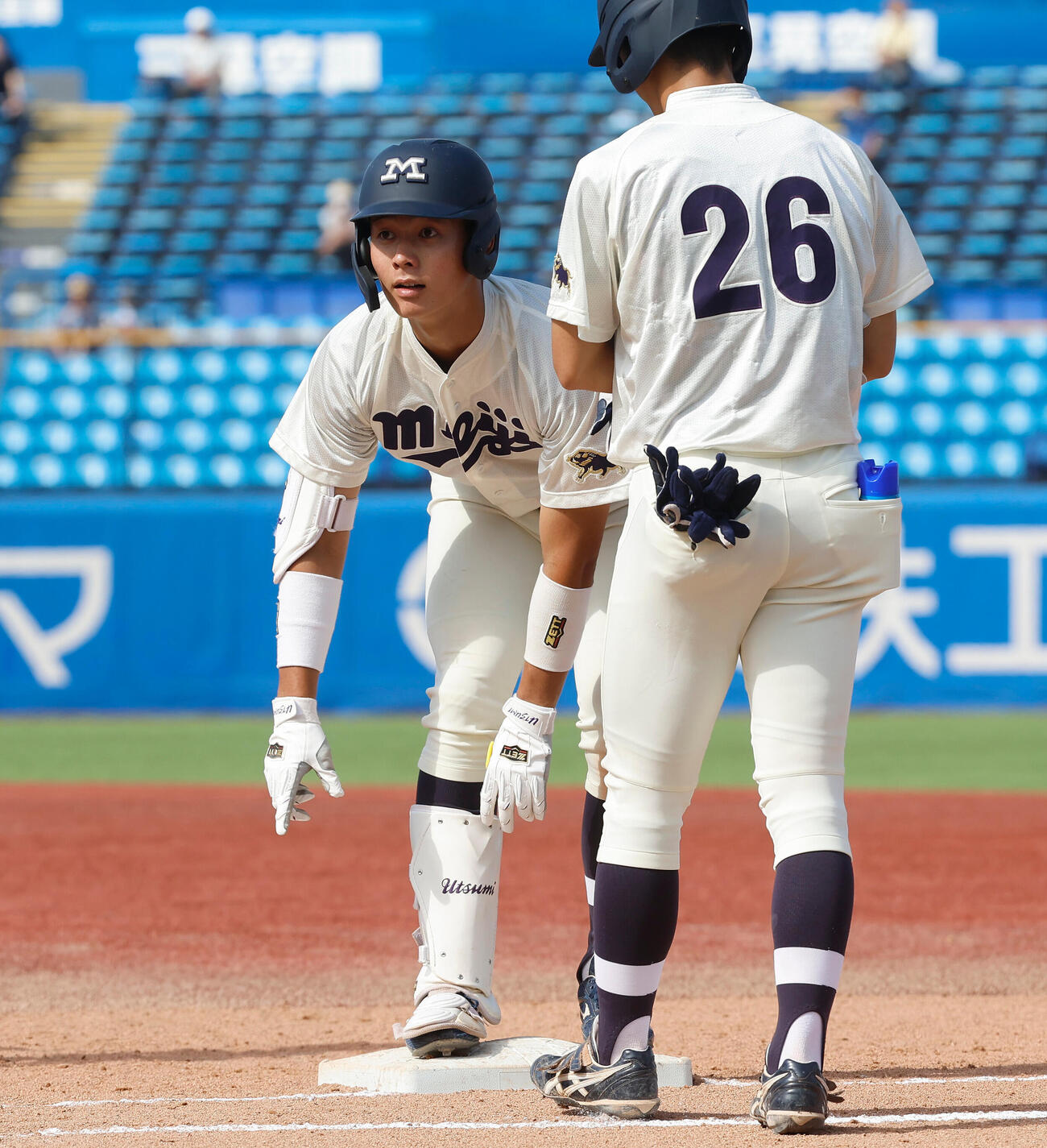 東大対明大　4回裏明大1死三塁、右前適時打を放った明大・内海優太（撮影・山本朝陽）