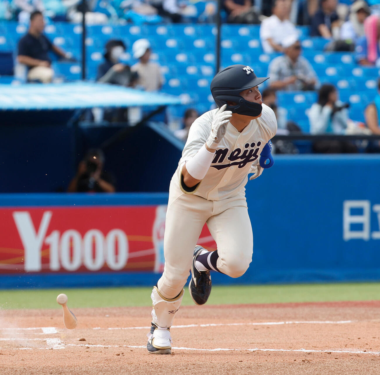 東大対明大　1回裏明大1死、右中間に先制の本塁打を放つ明大・田上夏衣（撮影・山本朝陽）
