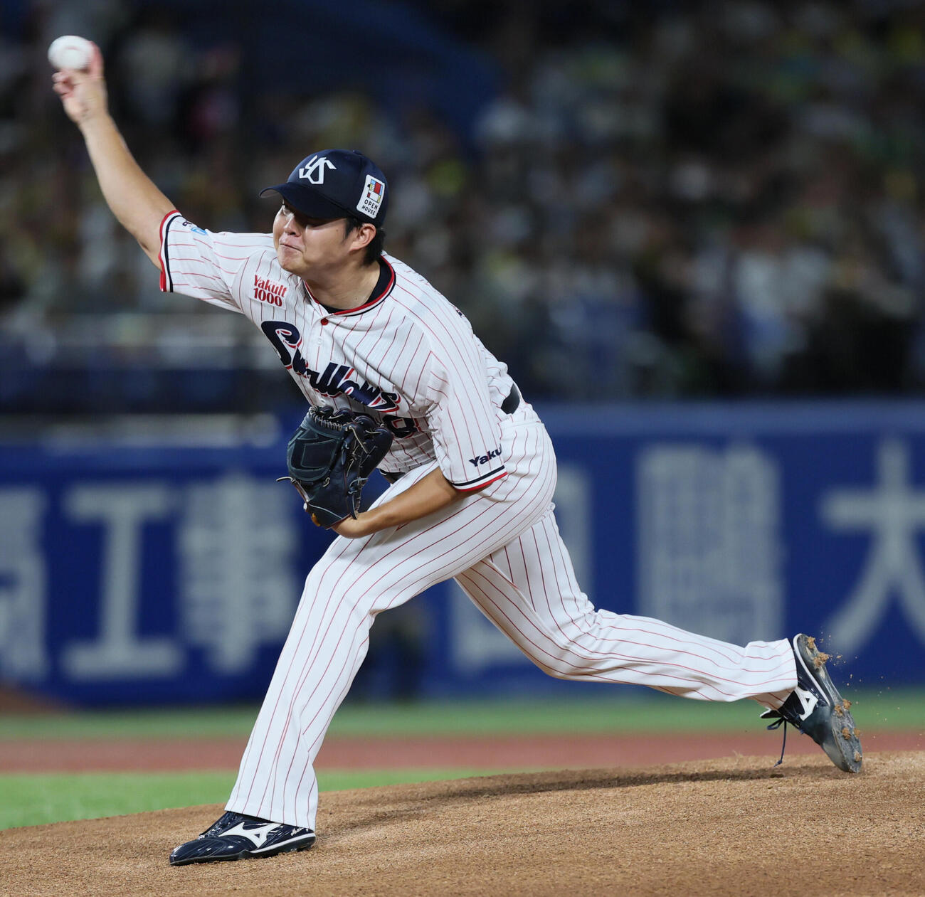 ヤクルト対阪神　力投するヤクルト先発の松本健吾（撮影・水谷安孝）