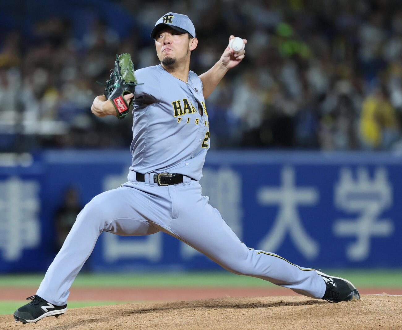 ヤクルト対阪神　力投する阪神先発の伊藤将司（撮影・水谷安孝）