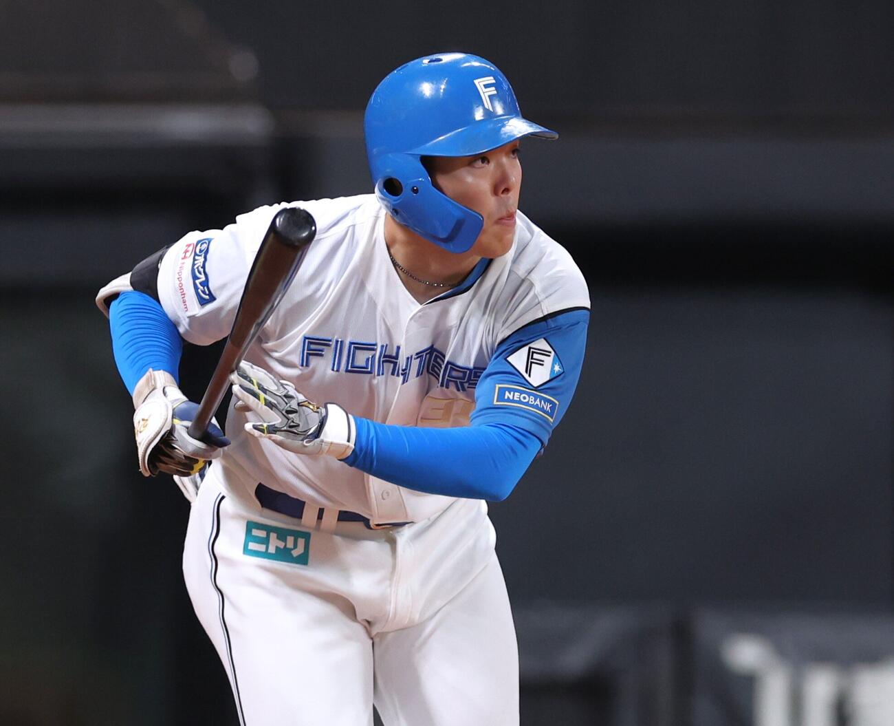 日本ハム対楽天　5回裏日本ハム2死一、三塁、適時打を放つ柴田獅子（撮影・黒川智章）