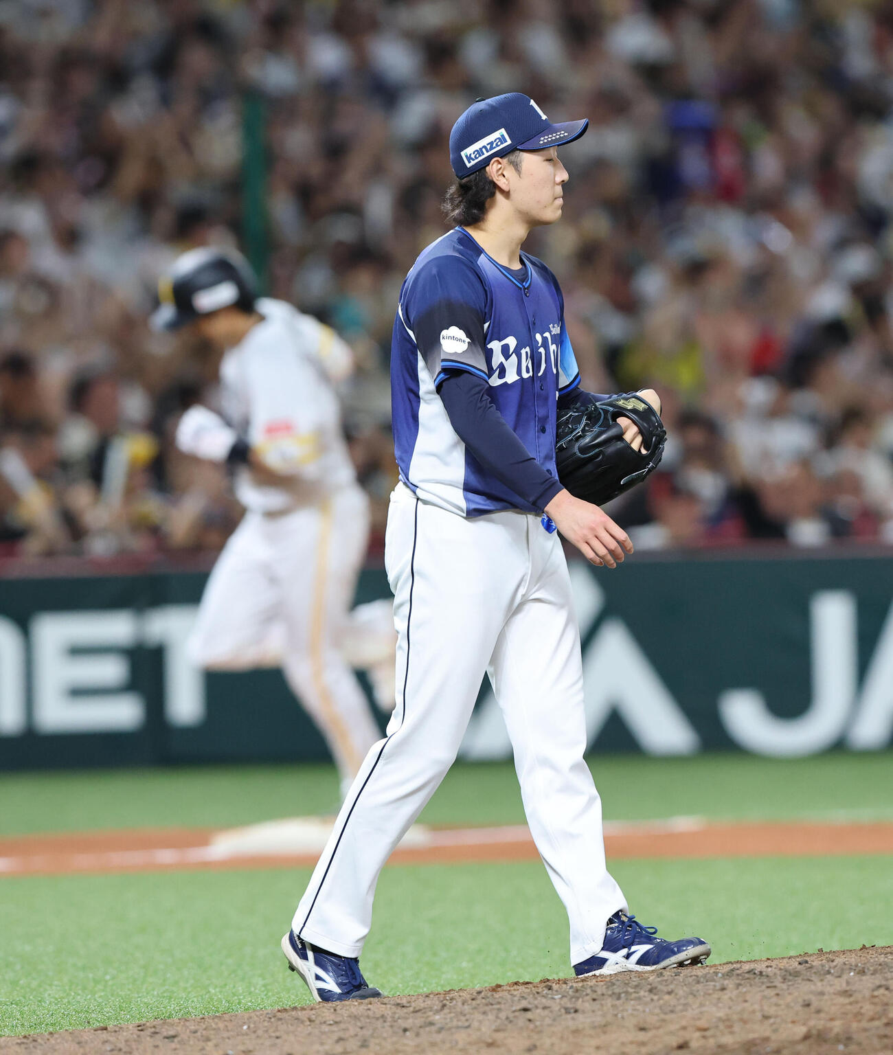 ソフトバンク対西武　7回裏ソフトバンク2死一、三塁、柳田悠岐に右越えに勝ち越し3点本塁打を浴びた篠原響（撮影・梅根麻紀）