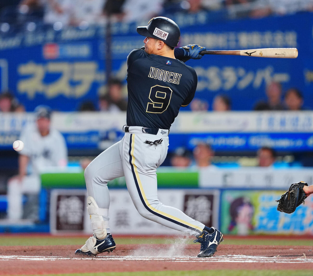 ロッテ対オリックス　6回表オリックス1死二、三塁、投前適時内野安打を放つ野口智哉（撮影・垰建太）