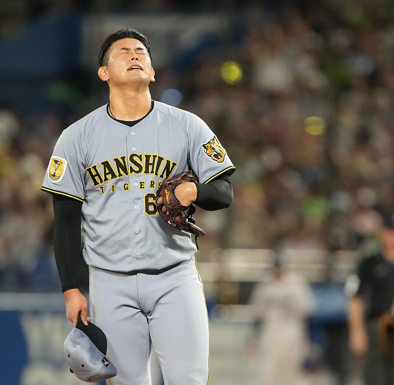 ヤクルト対阪神　7回裏ヤクルト2死、丸山和郁に同点本塁打を浴びた岡留英貴（撮影・たえ見朱実）