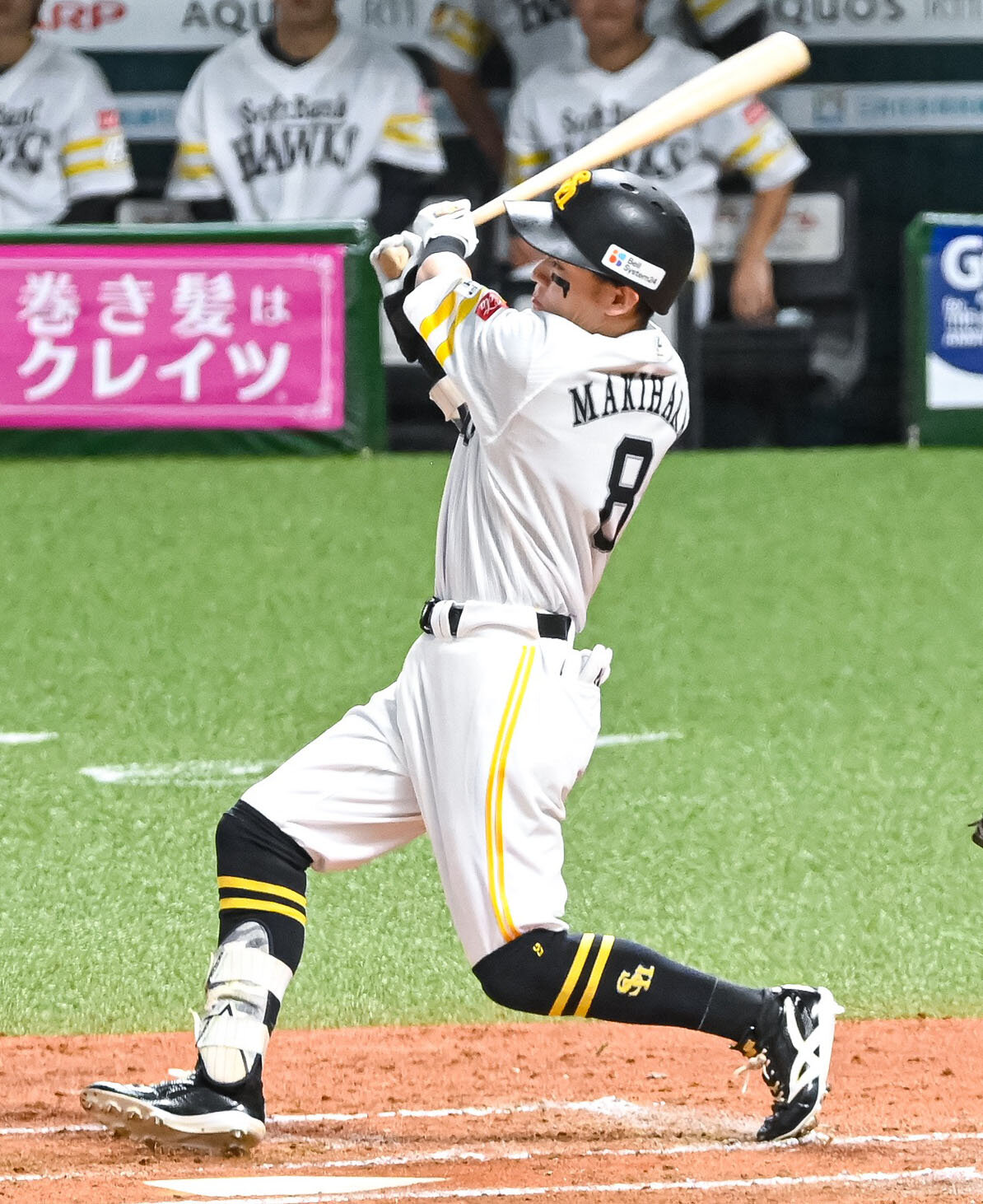 ソフトバンク対西武　2回裏ソフトバンク無死一塁、牧原大成は右越えに先制本塁打を放つ