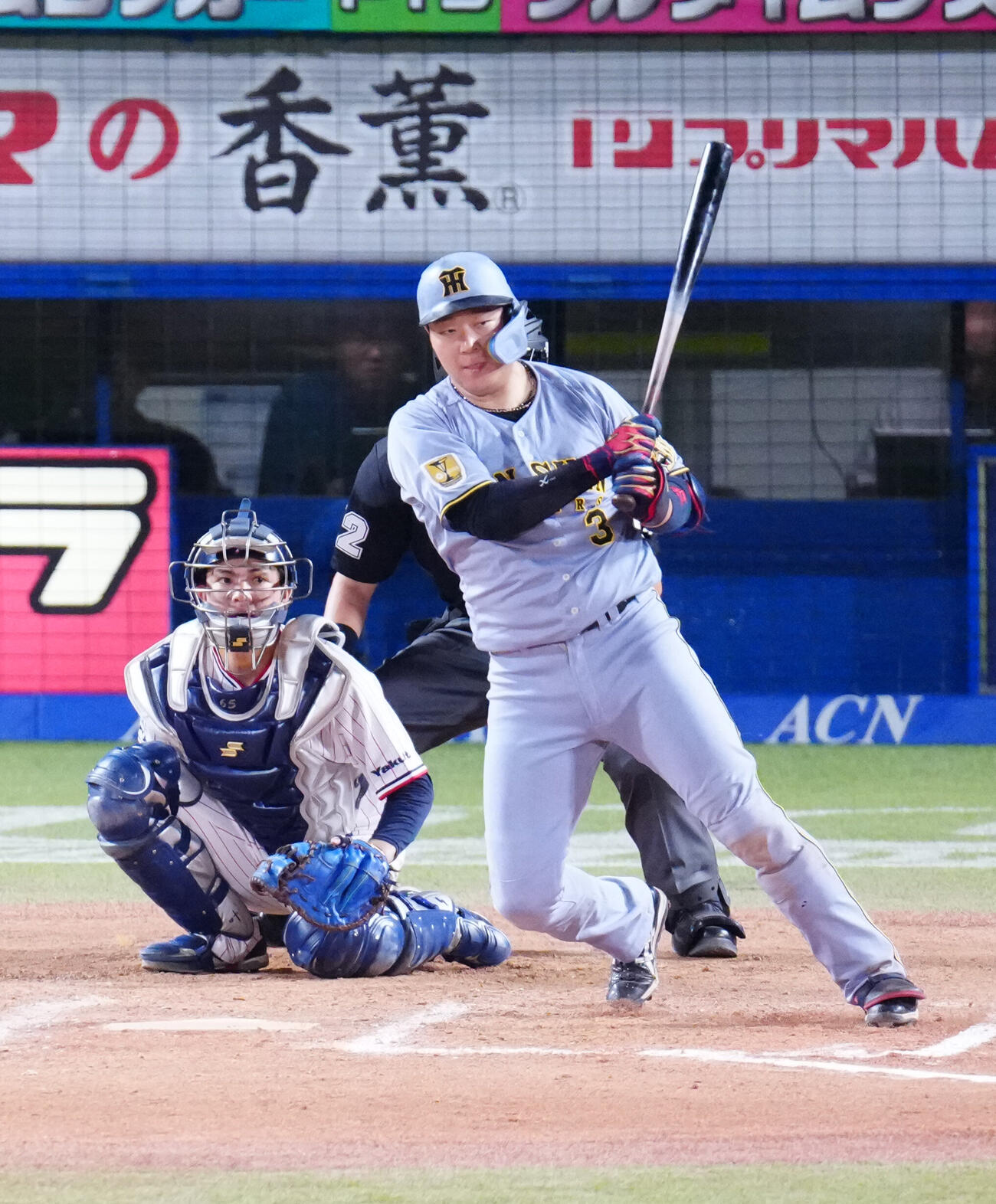 ヤクルト対阪神　11回表阪神無死、左前打を放つ大山悠輔（撮影・江口和貴）