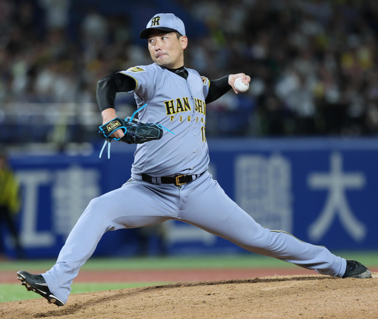 ヤクルト対阪神　8回に登板し、通算600試合登板を達成した阪神岩崎優（2026年9月22日撮影）