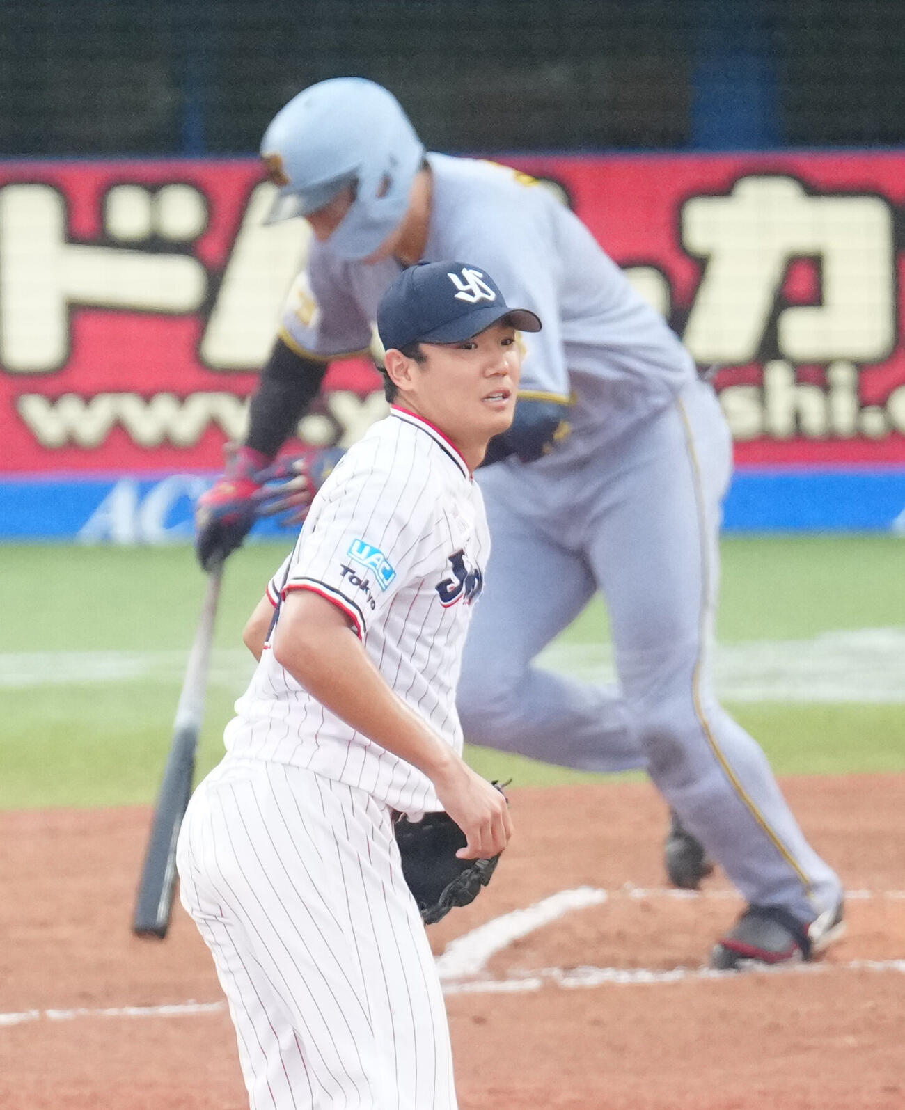 ヤクルト対阪神　6回表阪神無死満塁、大山悠輔（後方）に先制適時打を浴びる奥川恭伸（撮影・江口和貴）