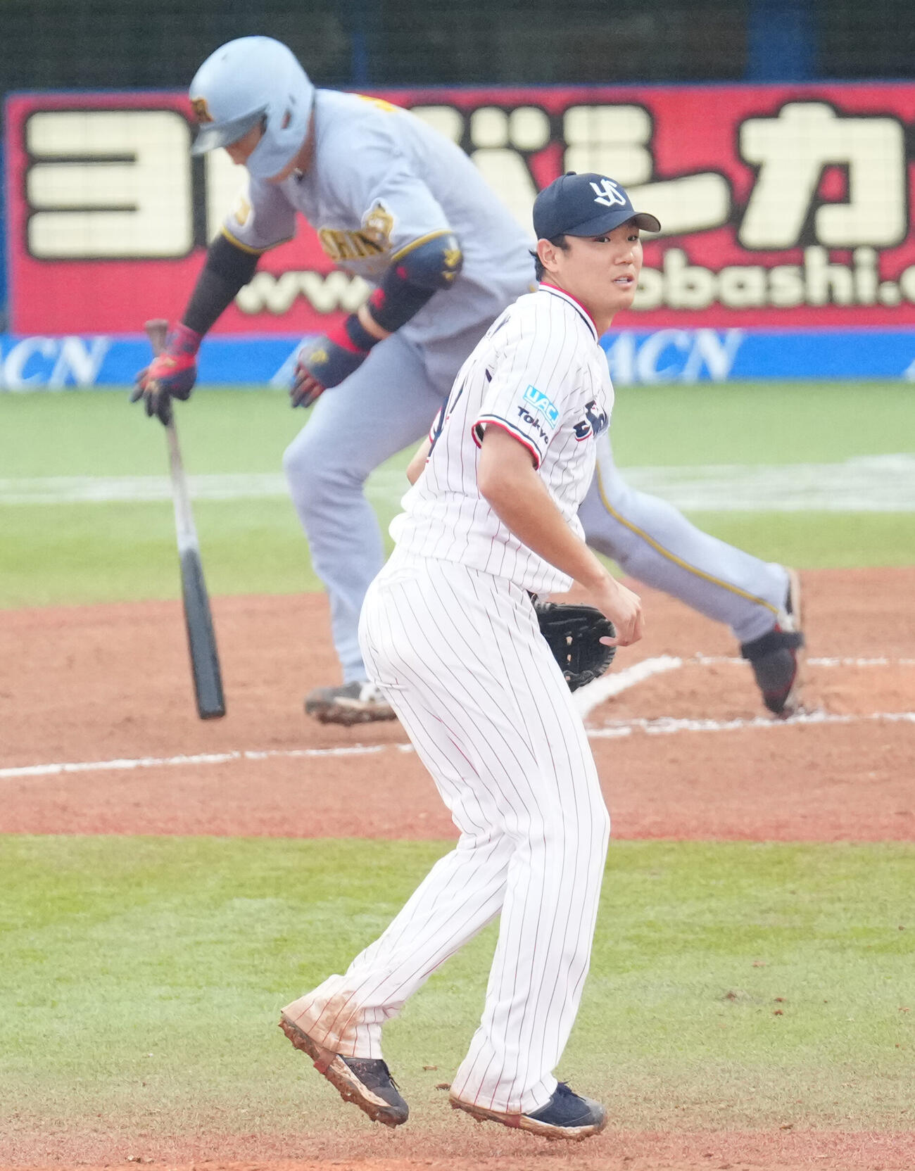 ヤクルト対阪神　6回表阪神無死満塁、大山悠輔（後方）に先制適時打を浴びる奥川恭伸（撮影・江口和貴）