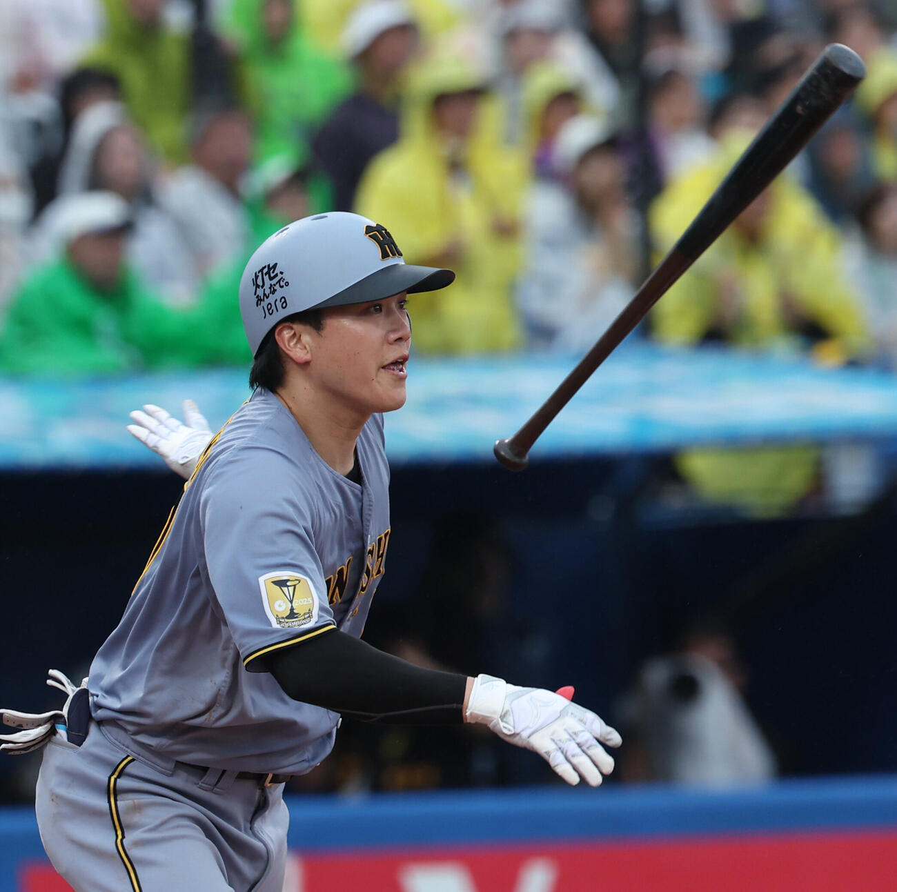 ヤクルト対阪神　6回表阪神2死満塁、3点適時打を放つ伏見寅威（撮影・水谷安孝）