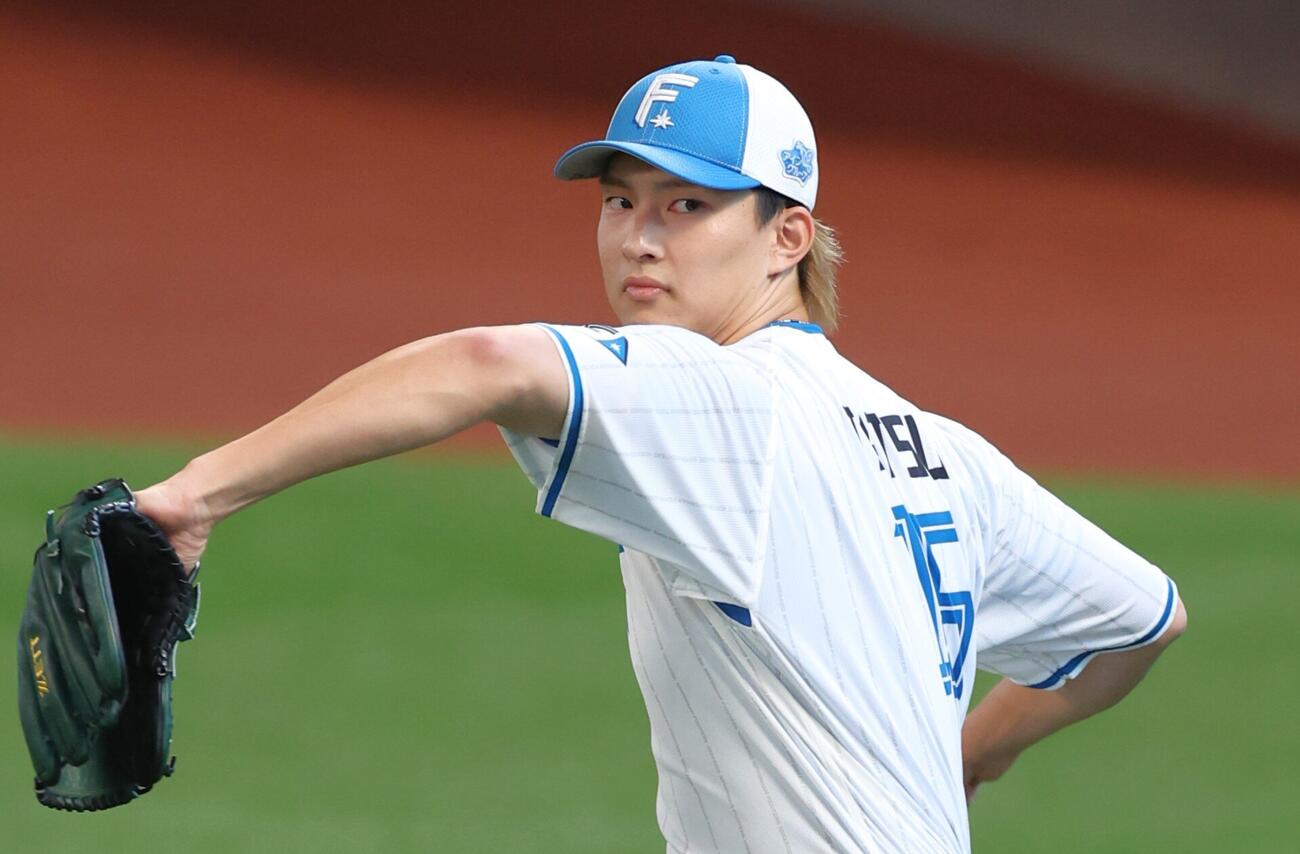 日本ハム対楽天　キャッチボールする達孝太（撮影・黒川智章）