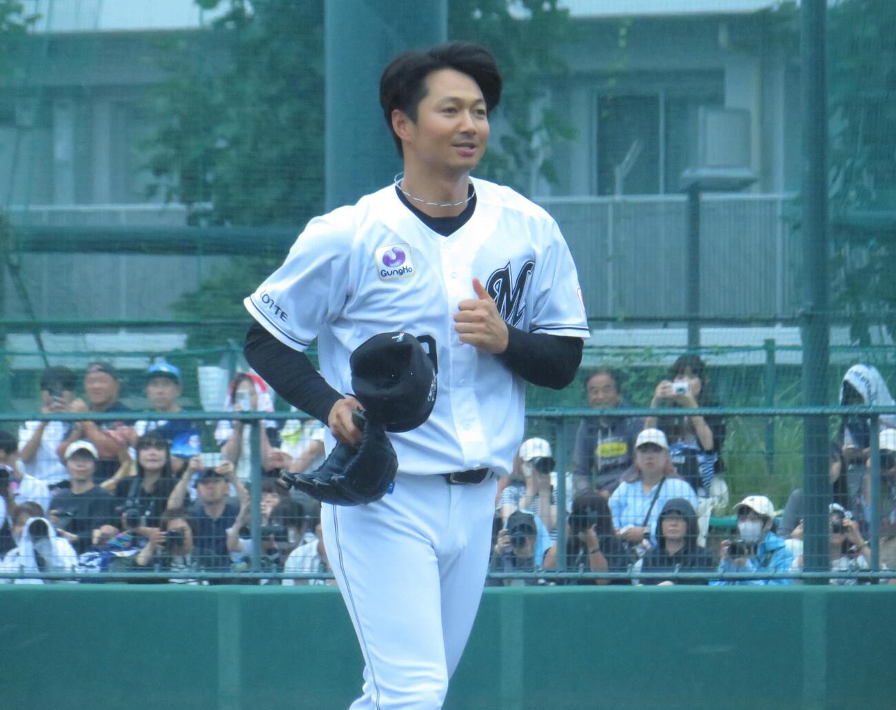 打者1人の登板を終え、ベンチに下がる唐川侑己