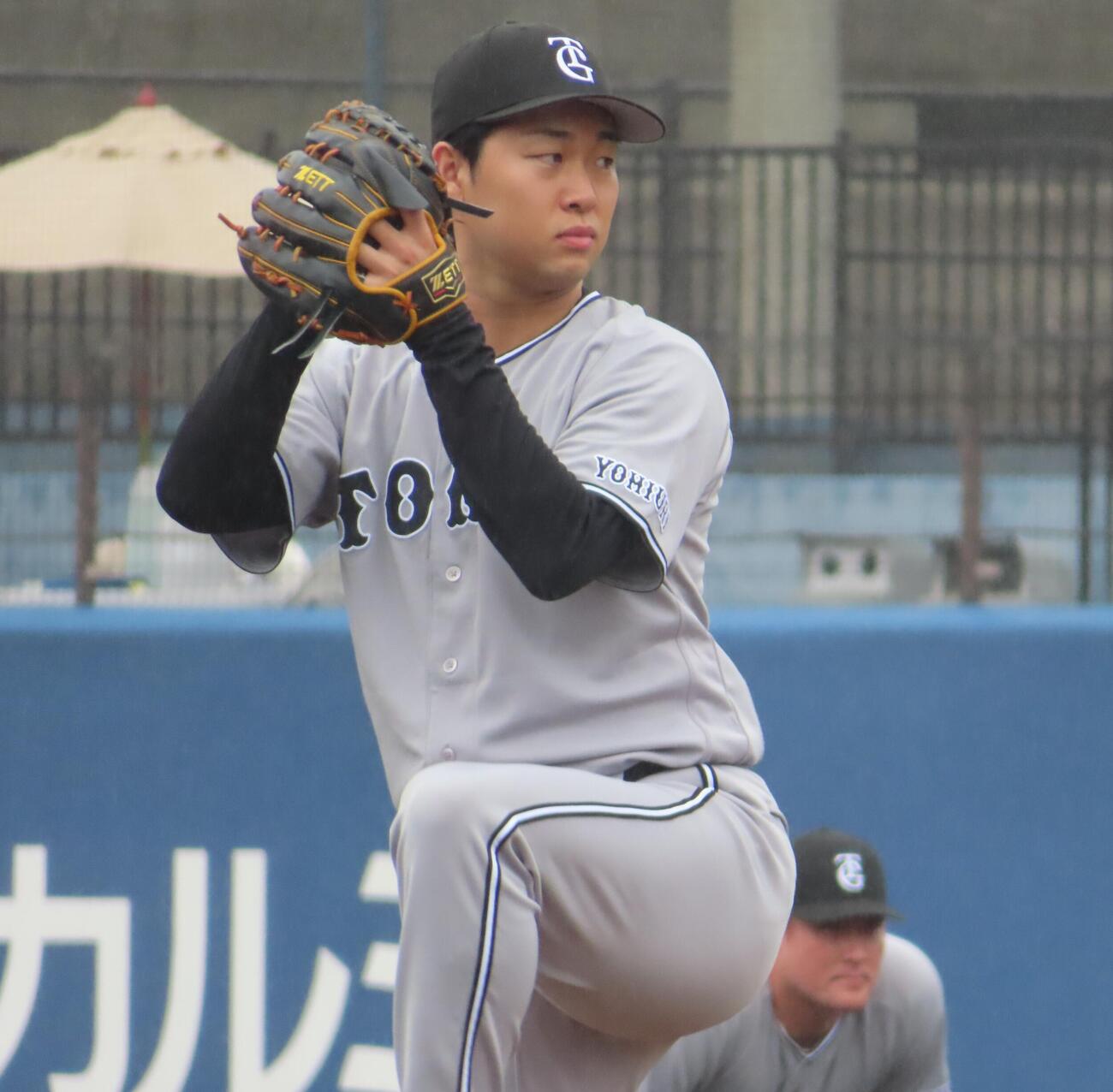 実戦復帰を果たした巨人山崎伊織（撮影・水谷京裕）