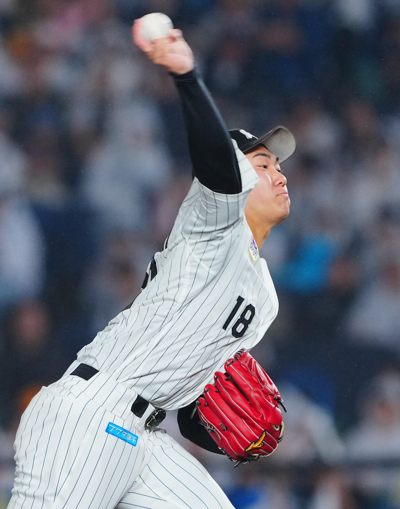 ロッテ対オリックス　9回表、ロッテ3番手で力投する石垣元気（撮影・垰建太）