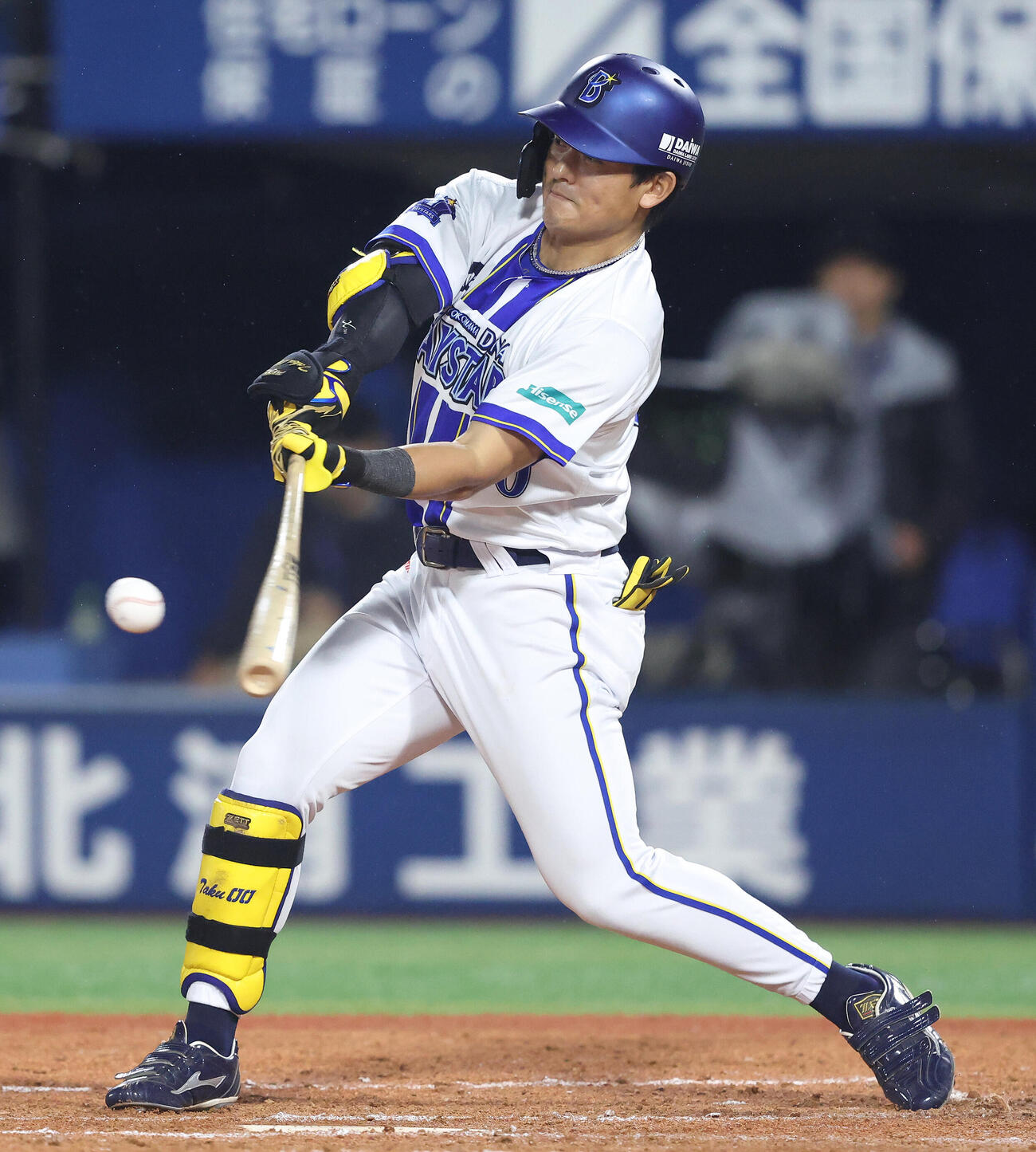 DeNA対中日　4回裏DeNA1死一、三塁、2点同点適時三塁打を放つ林琢真（撮影・河田真司）