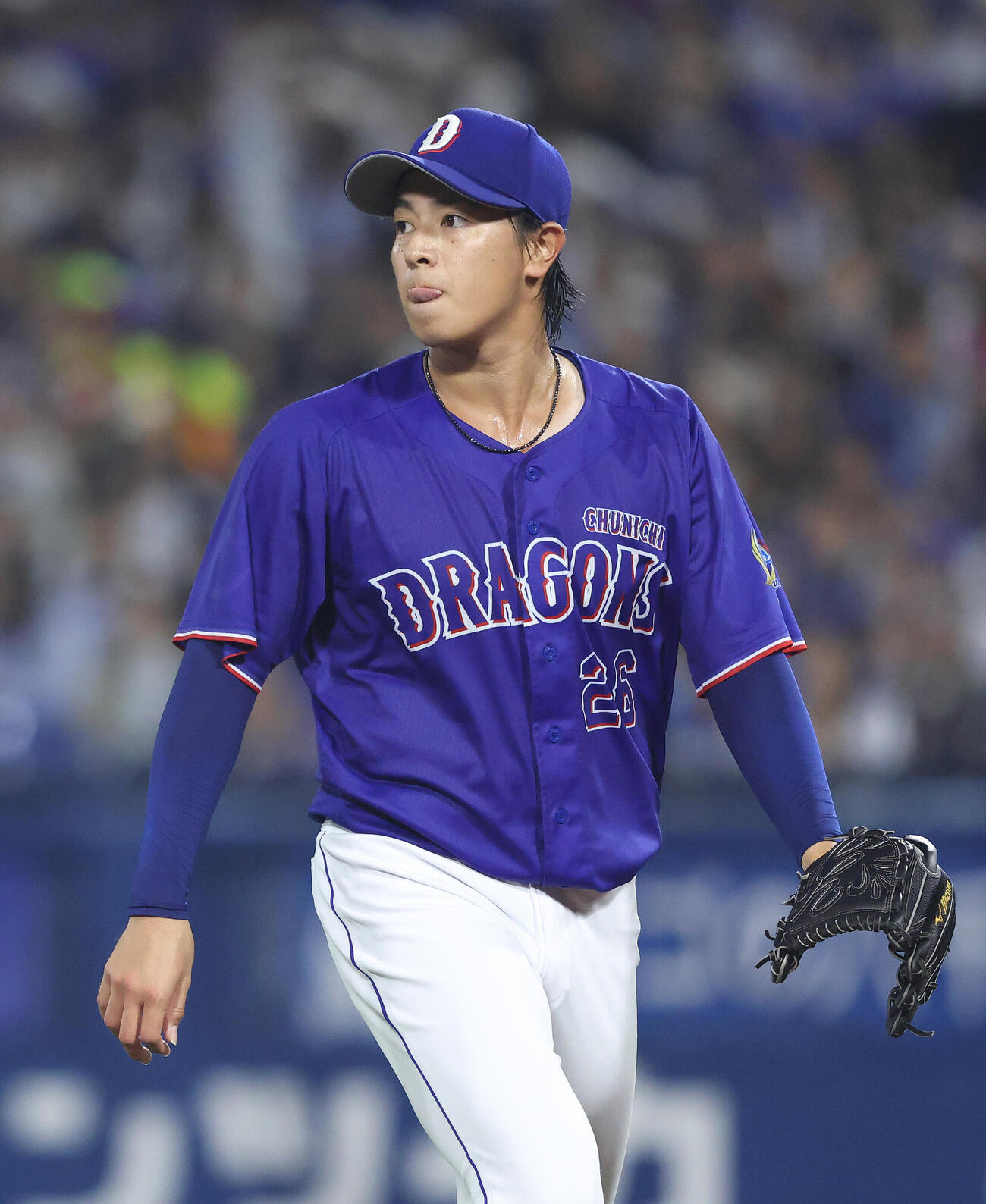 DeNA対中日　2回裏を抑えベンチに戻る仲地礼亜（撮影・河田真司）