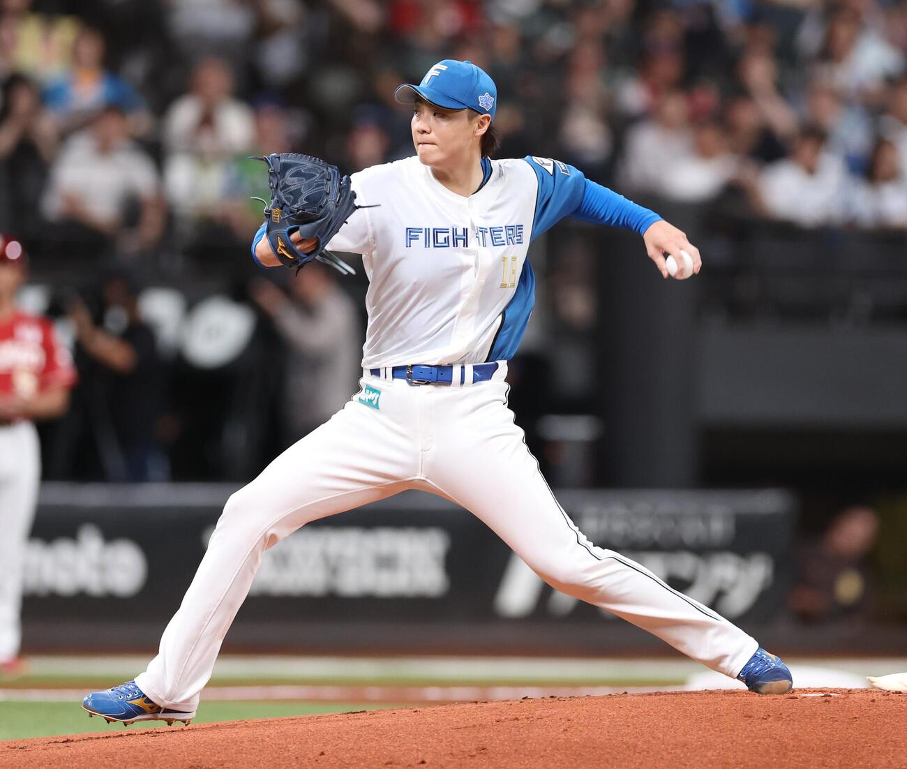 日本ハム対楽天　日本ハム先発の山崎福也（撮影・黒川智章）