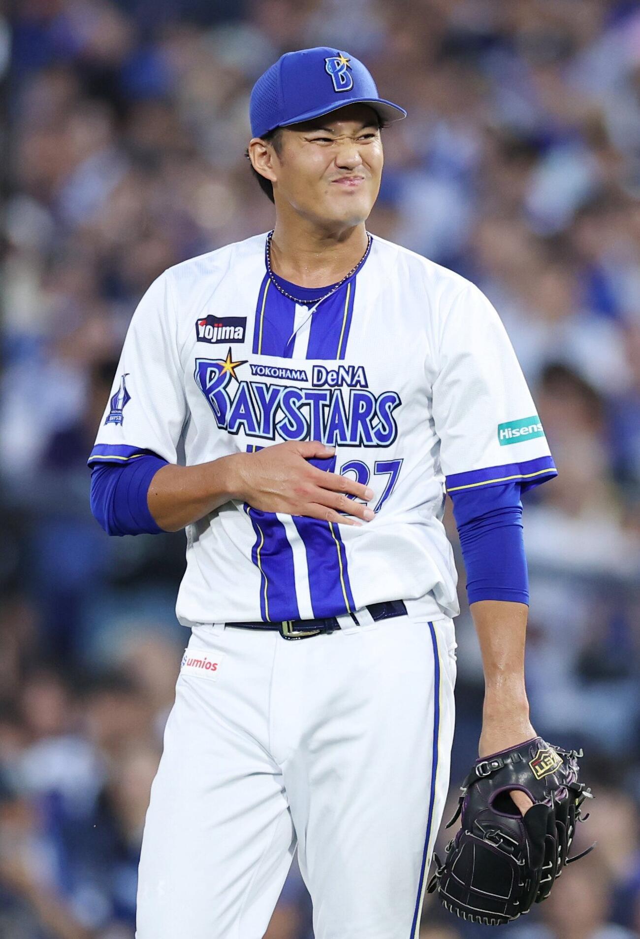 8月20日、巨人戦の2回、内野安打を許し渋い表情をみせるDeNA藤浪