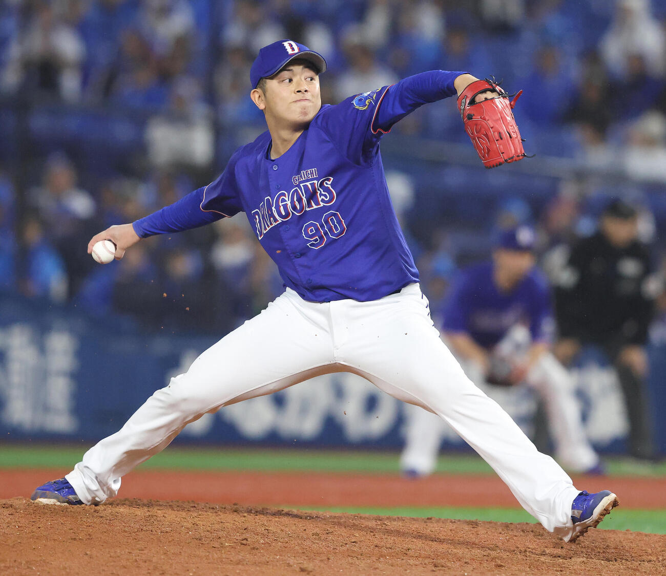 DeNA対中日　延長12回裏、力投する松山晋也（撮影・河田真司）