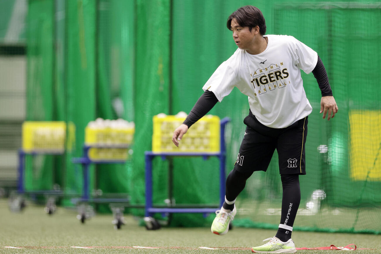 DeNA戦に向け調整する阪神村上頌樹（撮影・前田充）