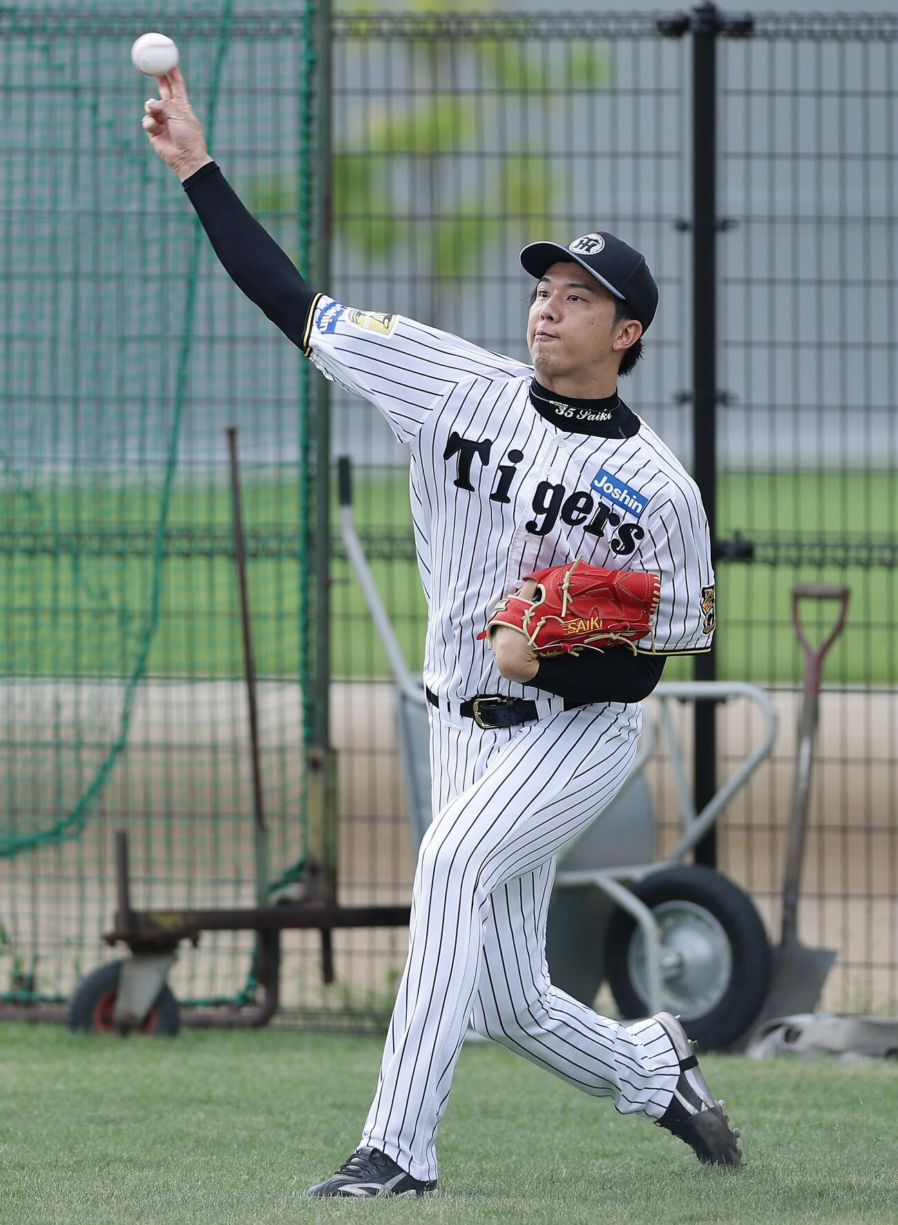 キャッチボールで調整する阪神才木浩人（撮影・前田充）